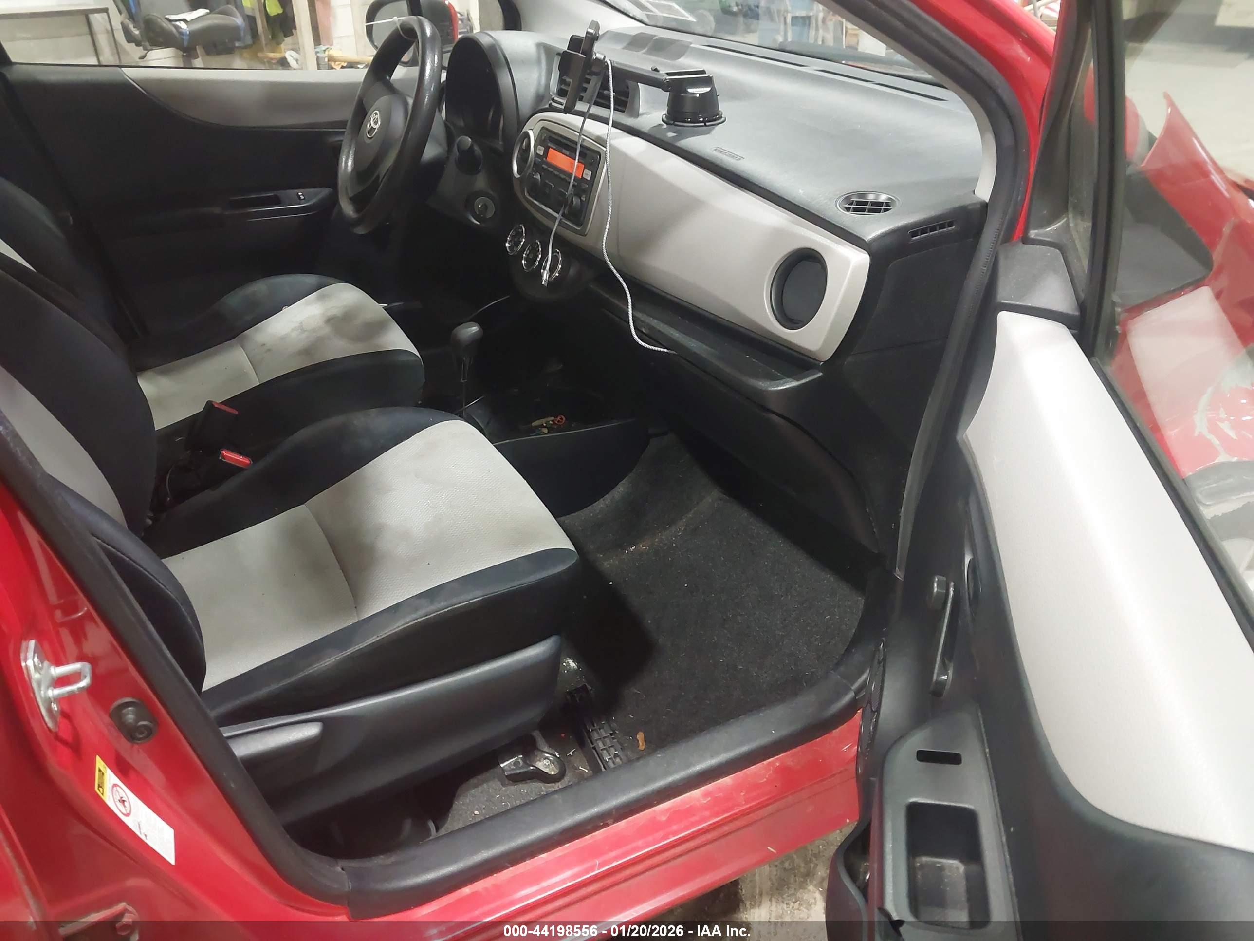 TOYOTA YARIS image 5