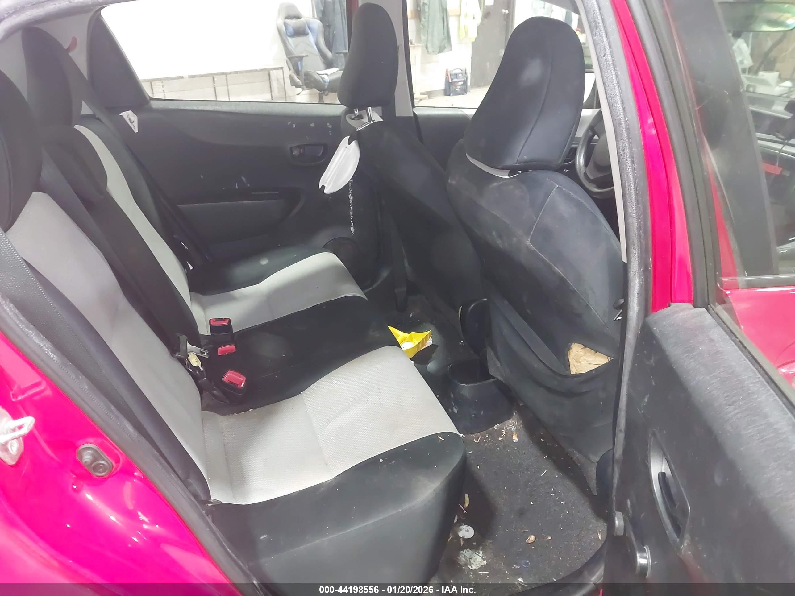 TOYOTA YARIS image 8