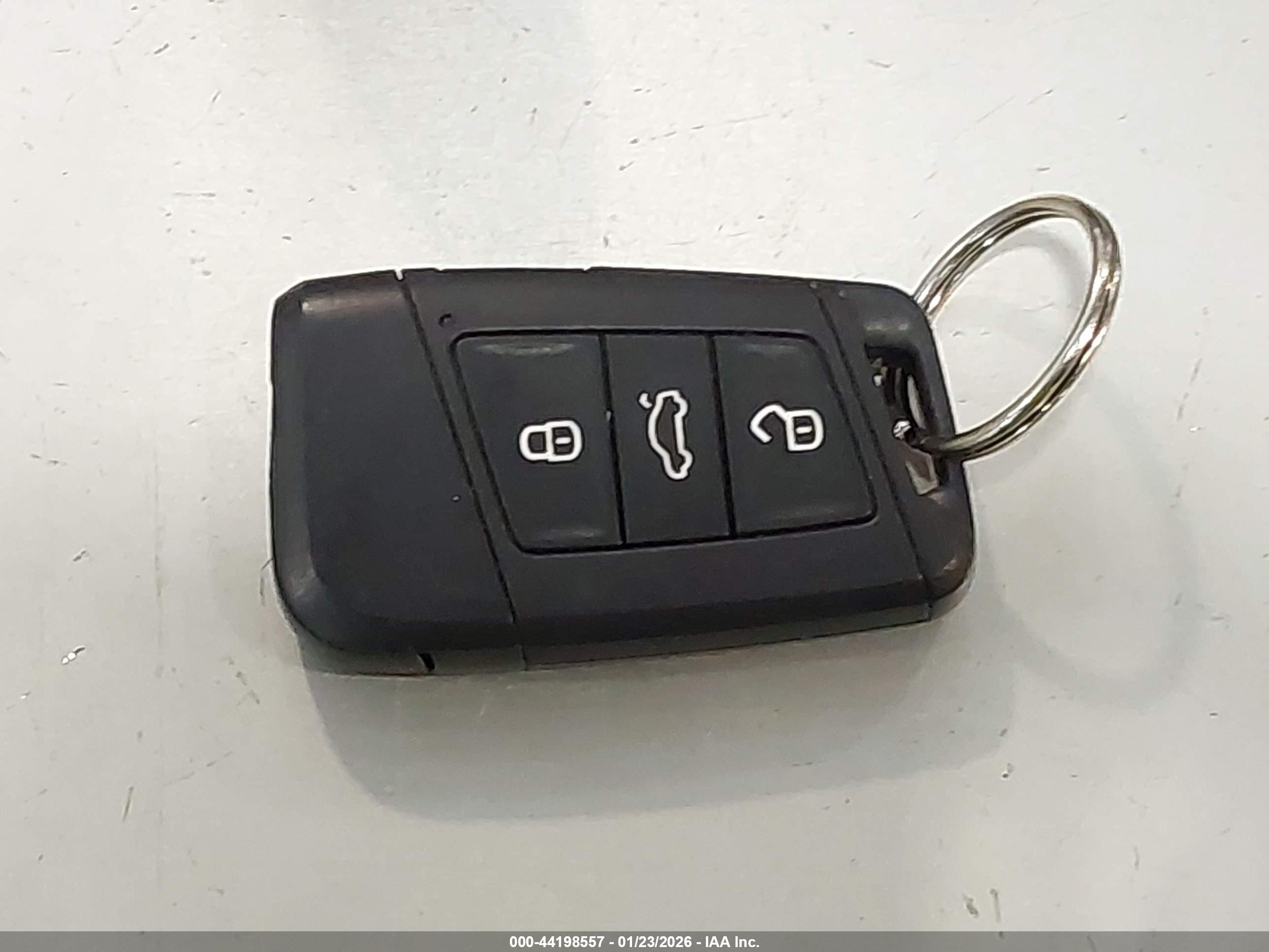 VOLKSWAGEN TAOS image 11