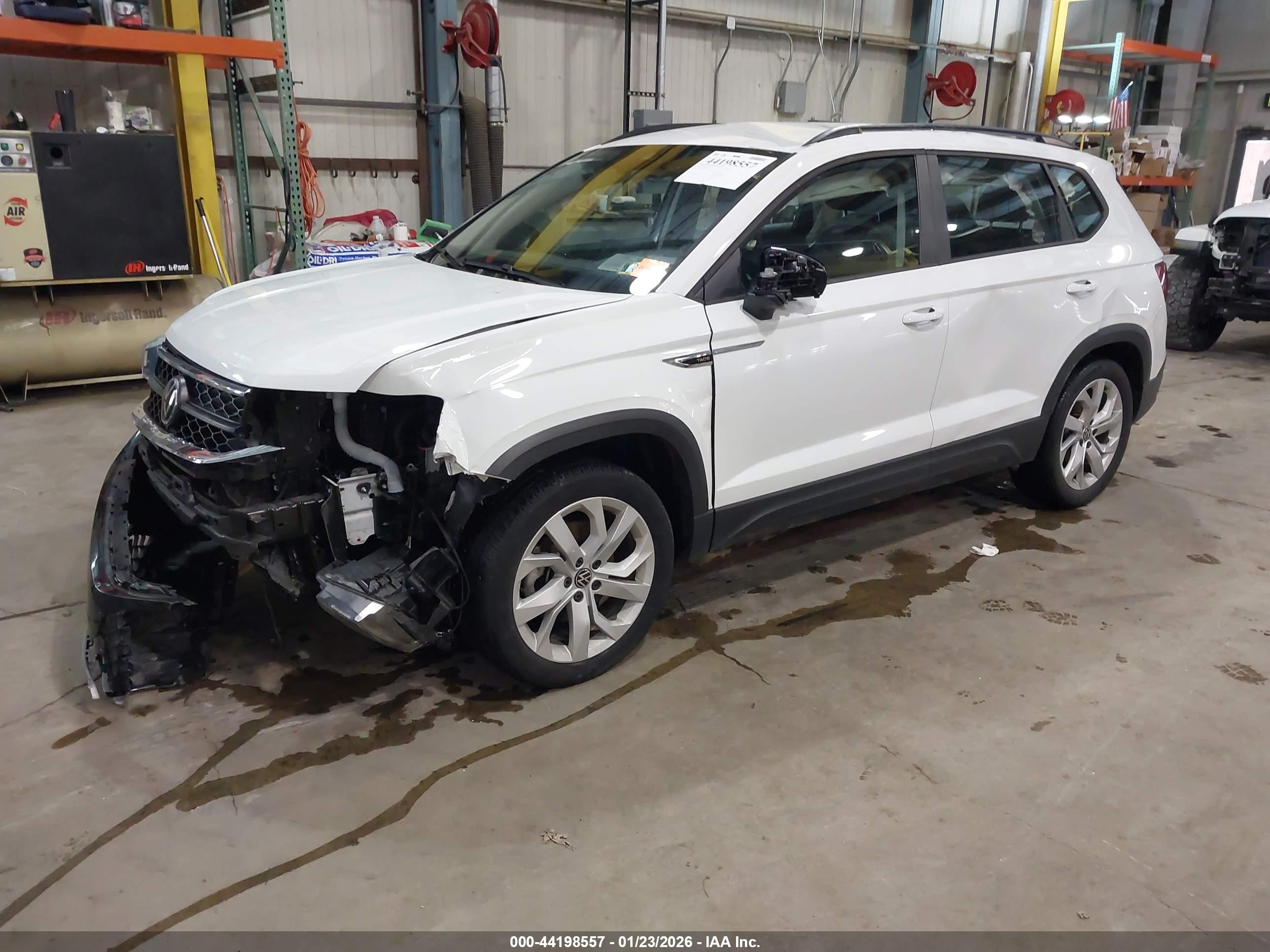 VOLKSWAGEN TAOS image 2