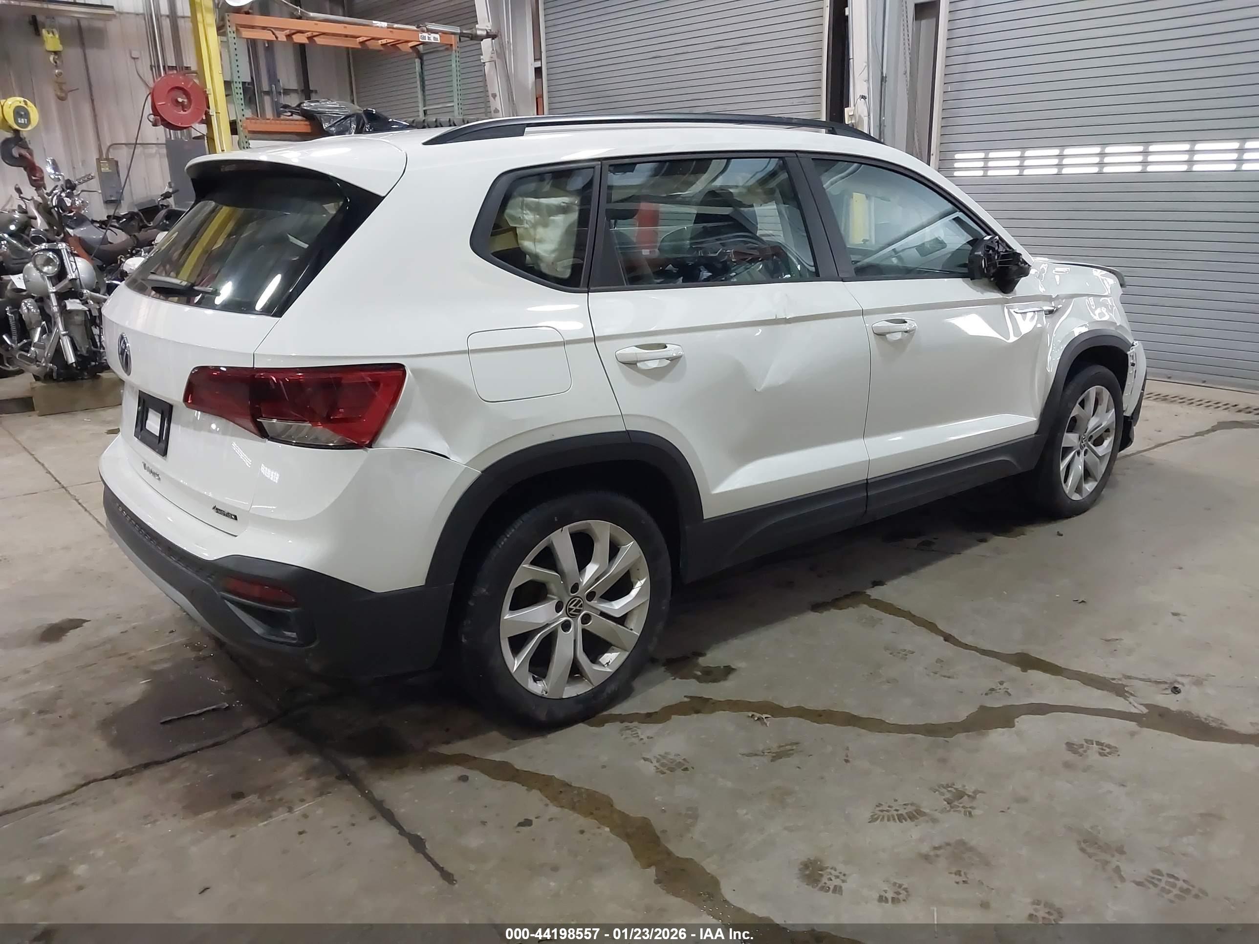 VOLKSWAGEN TAOS image 4