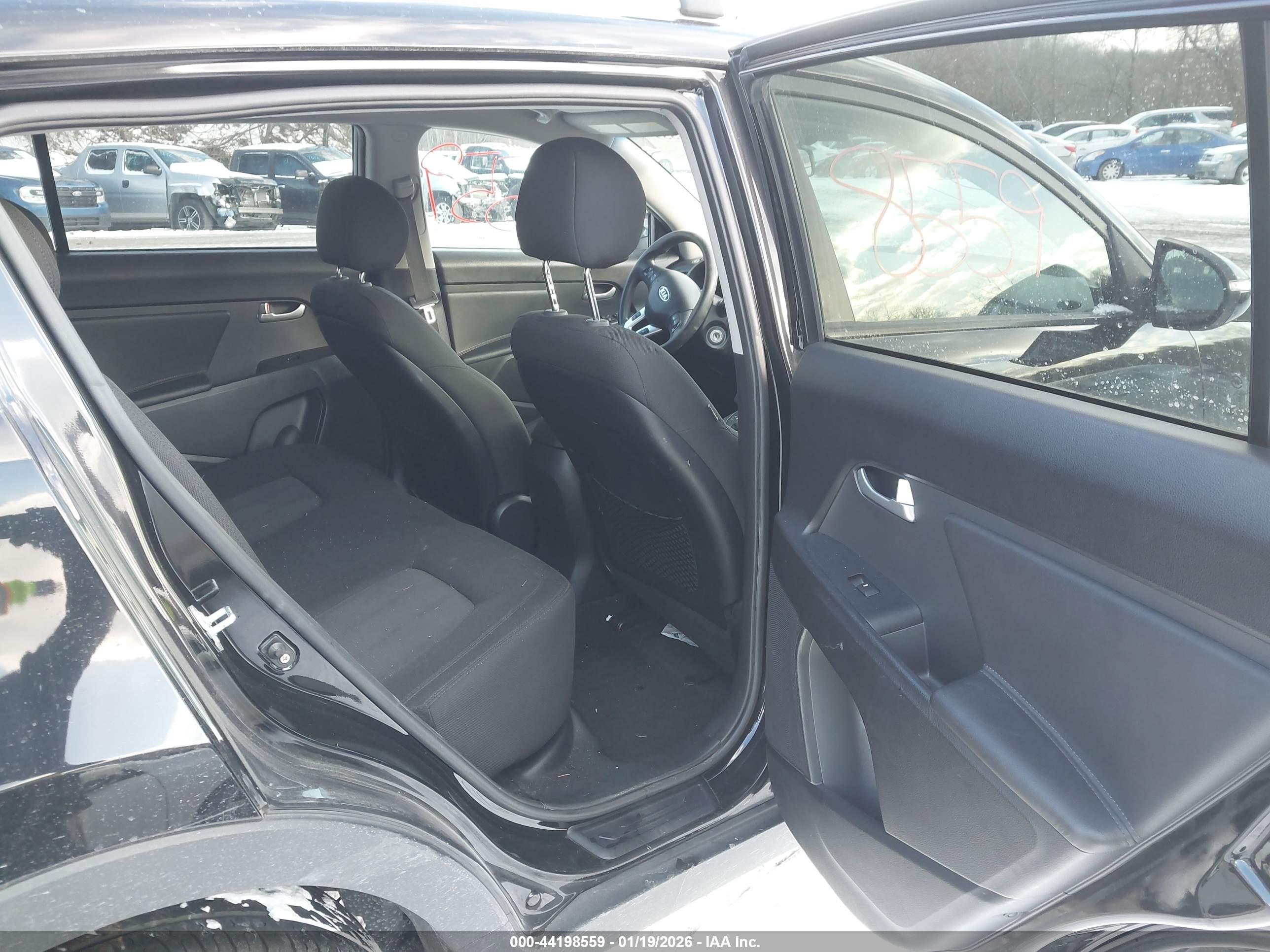 KIA SPORTAGE image 8