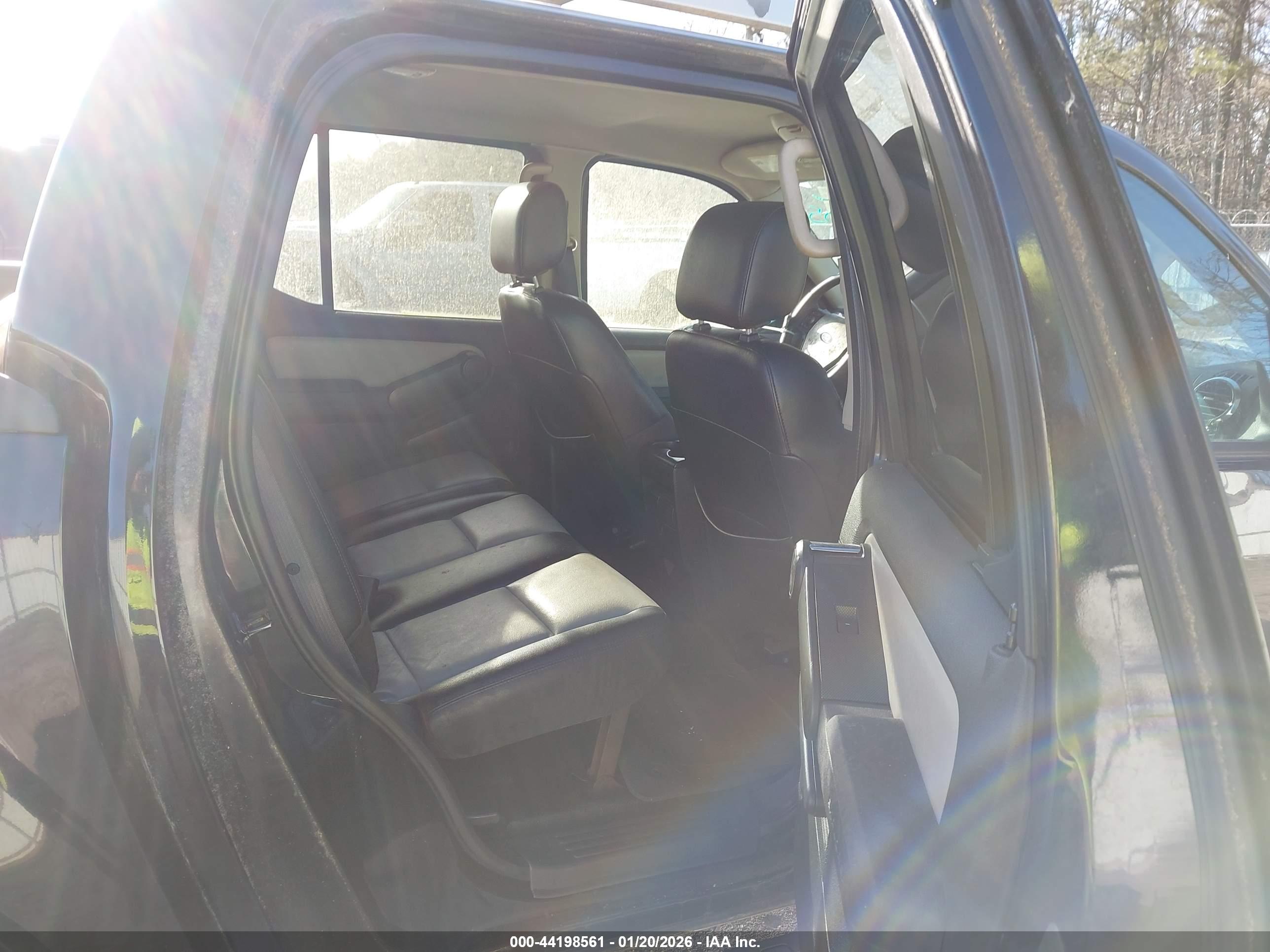 FORD EXPLORER image 8
