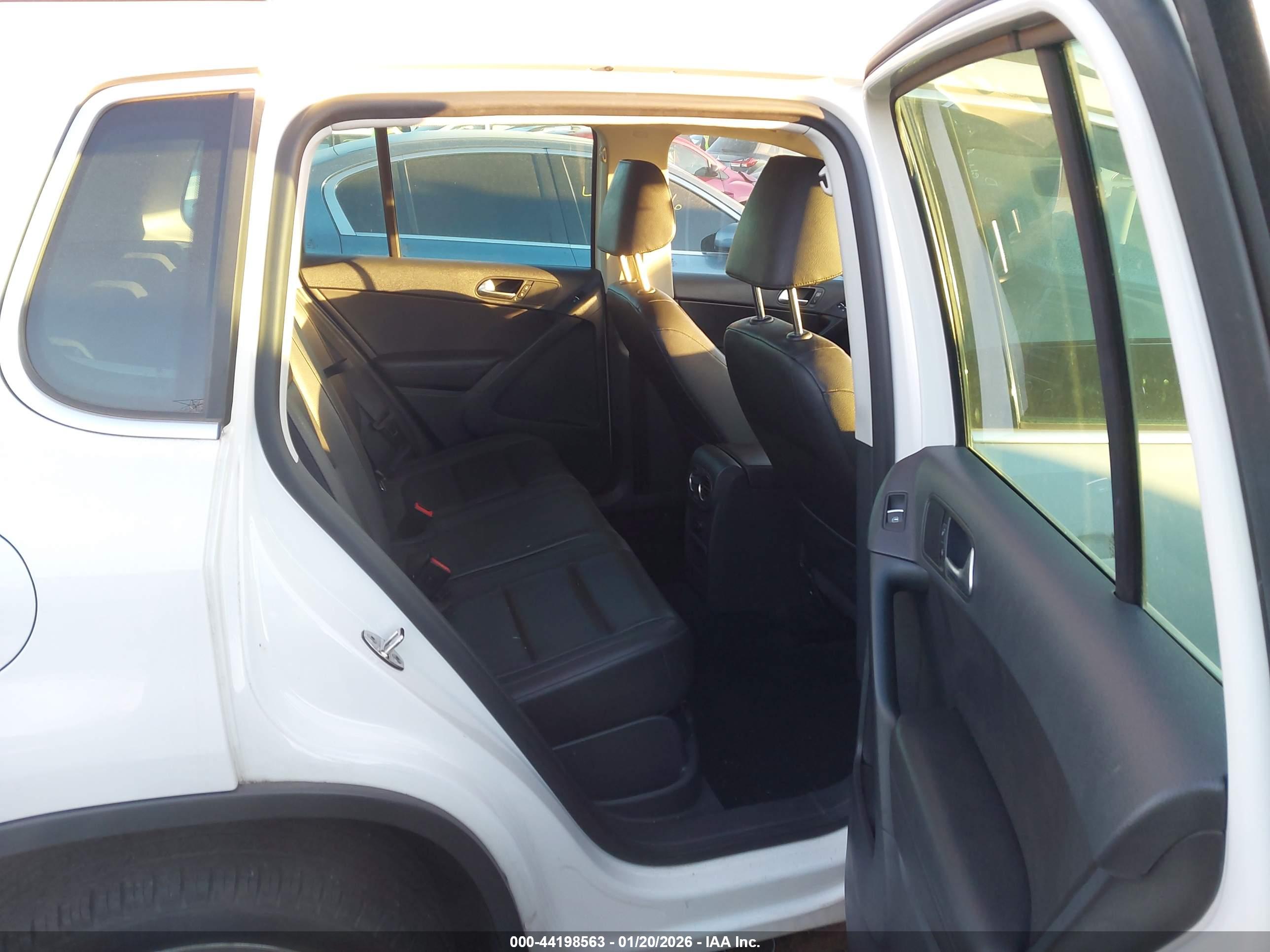 VOLKSWAGEN TIGUAN image 8