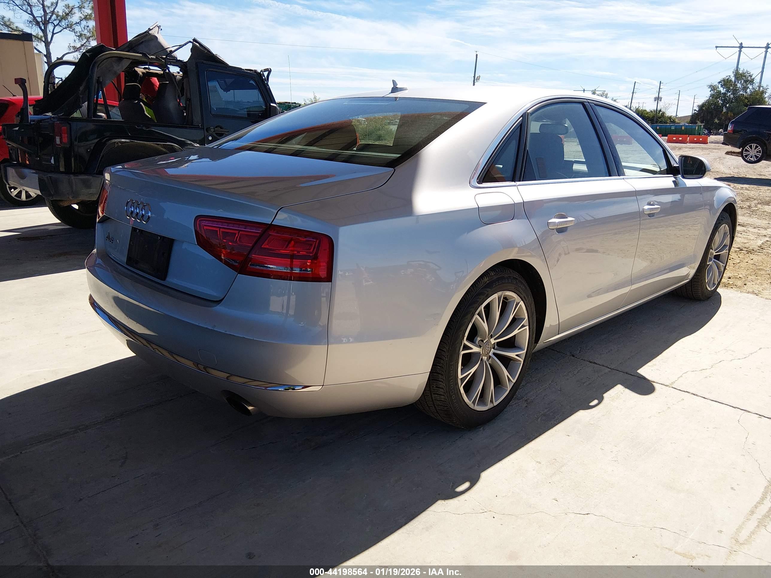 AUDI A8 image 4