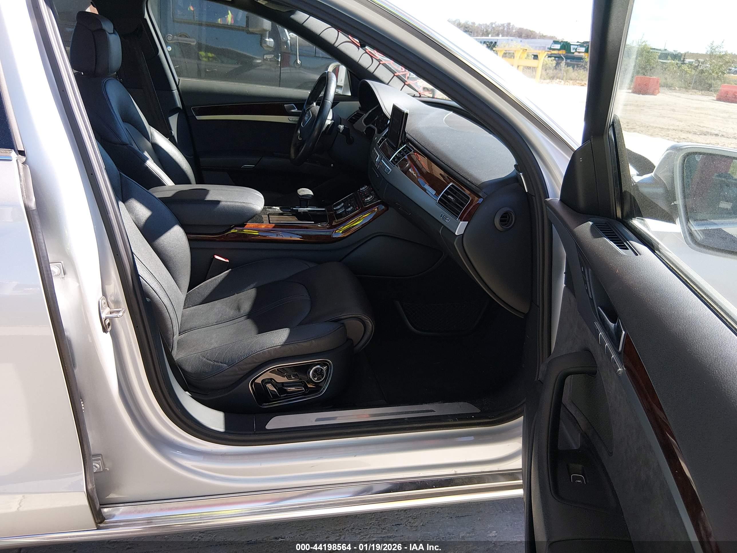 AUDI A8 image 5