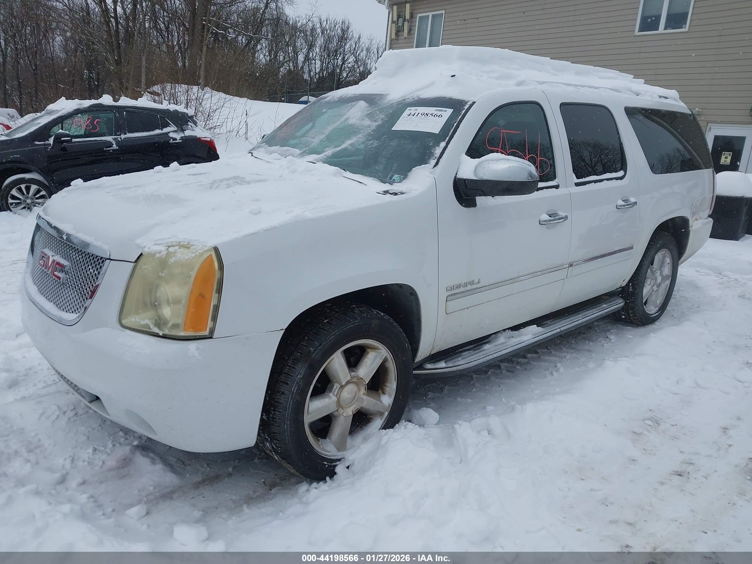 GMC YUKON image 2