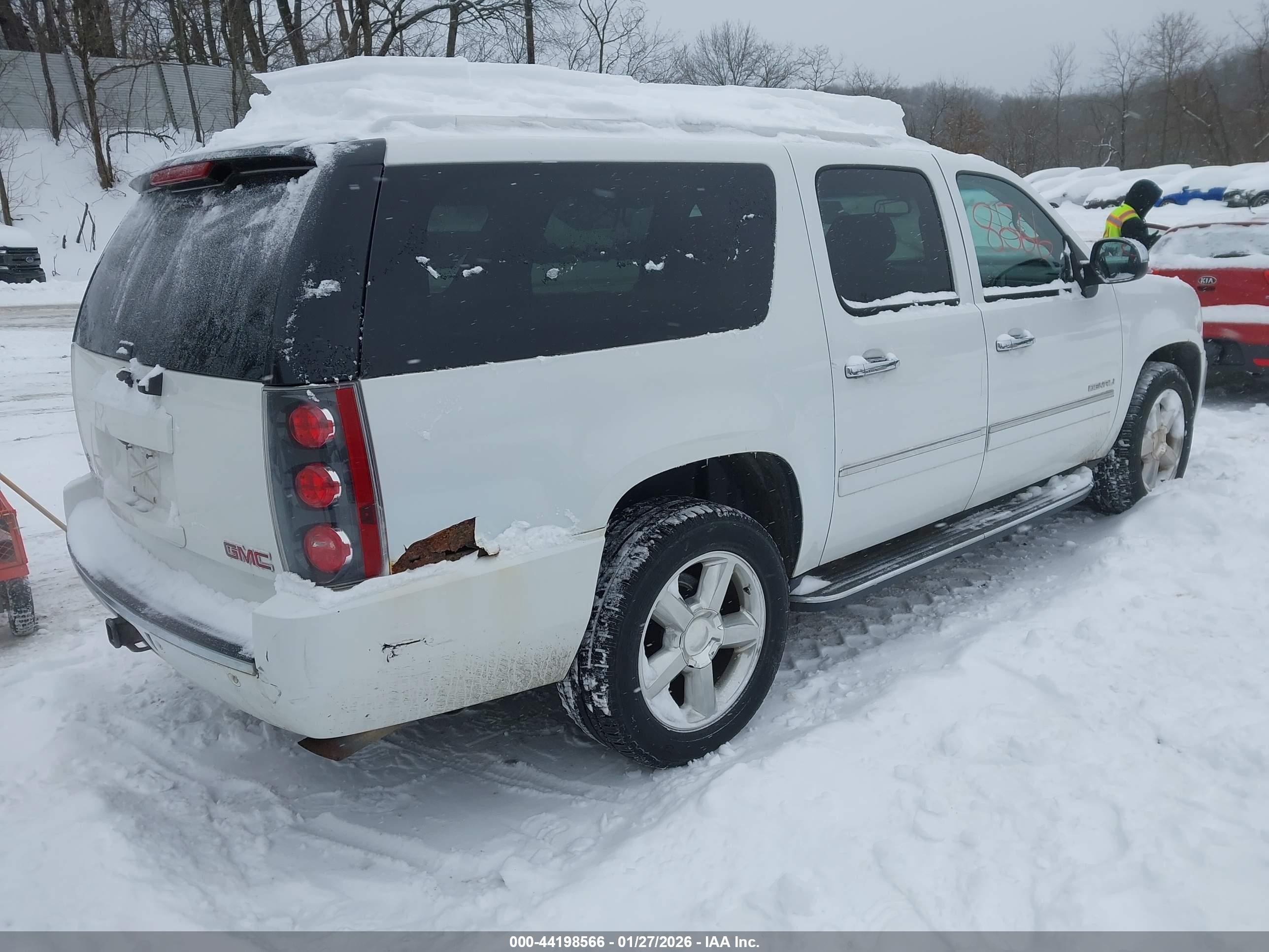 GMC YUKON image 4