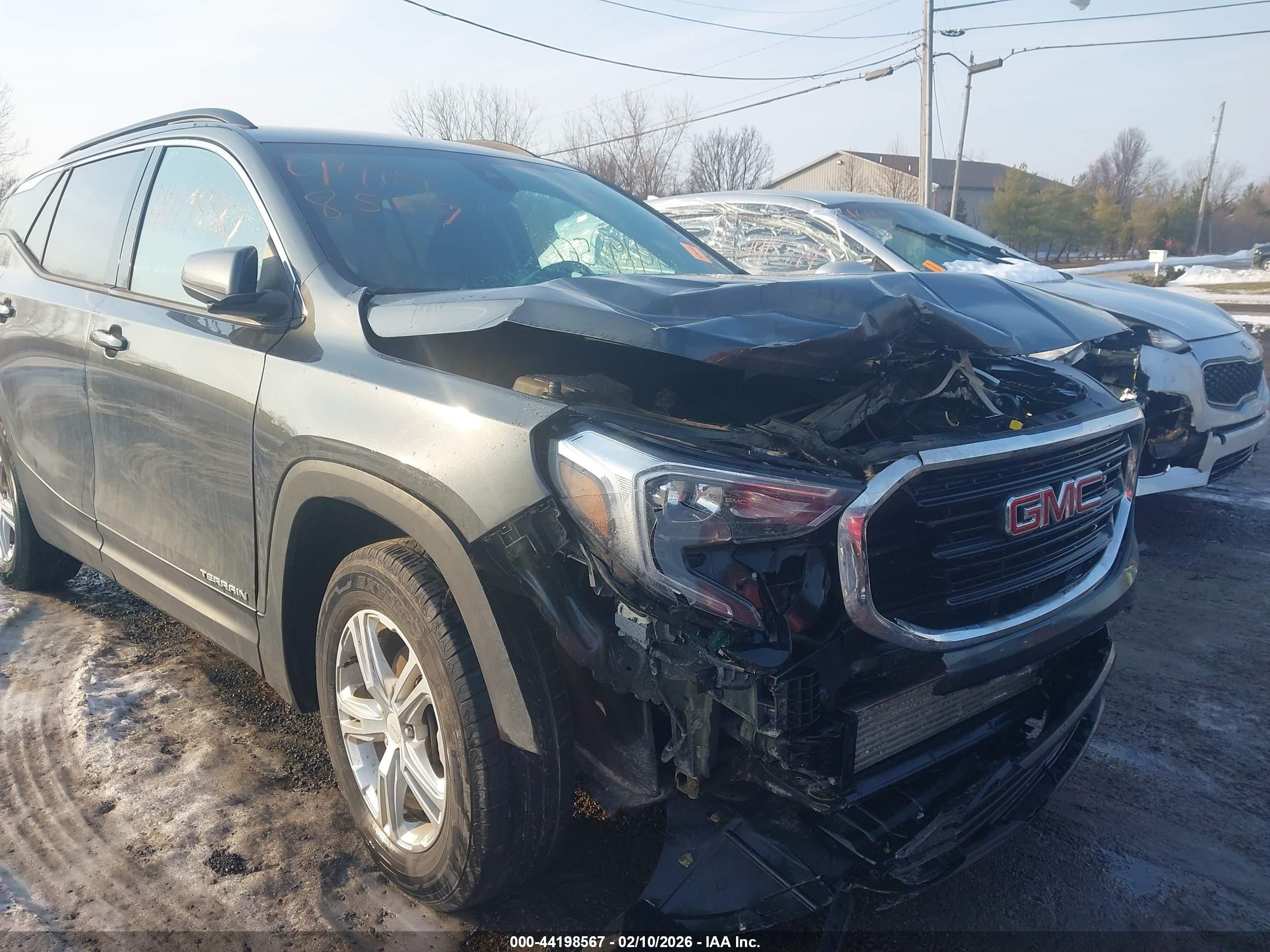 GMC TERRAIN image 6