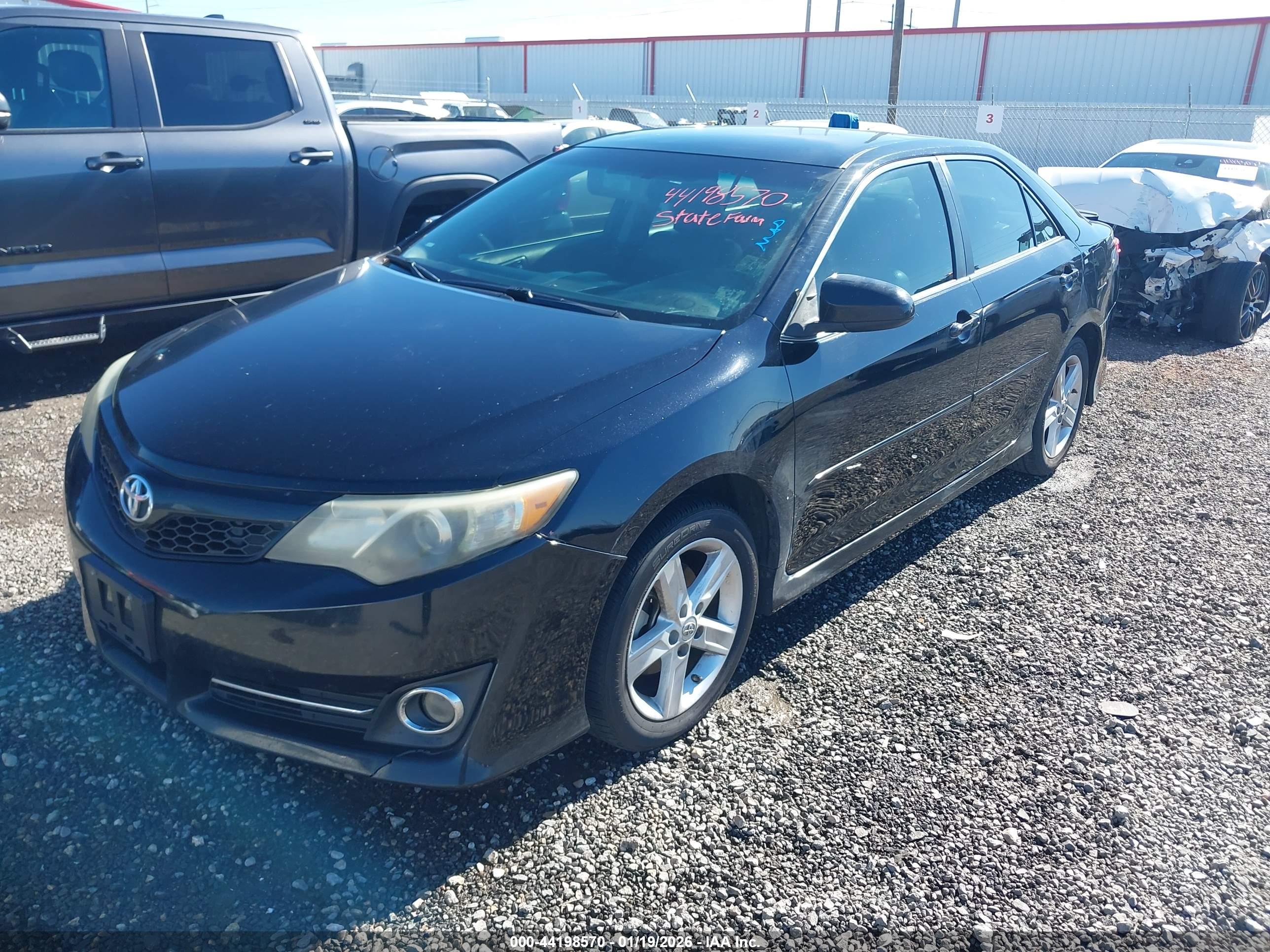 TOYOTA CAMRY image 2