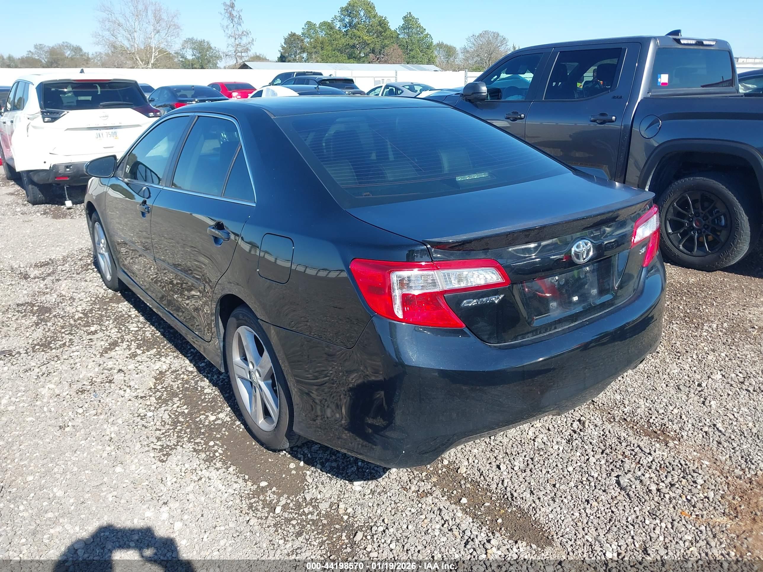 TOYOTA CAMRY image 3