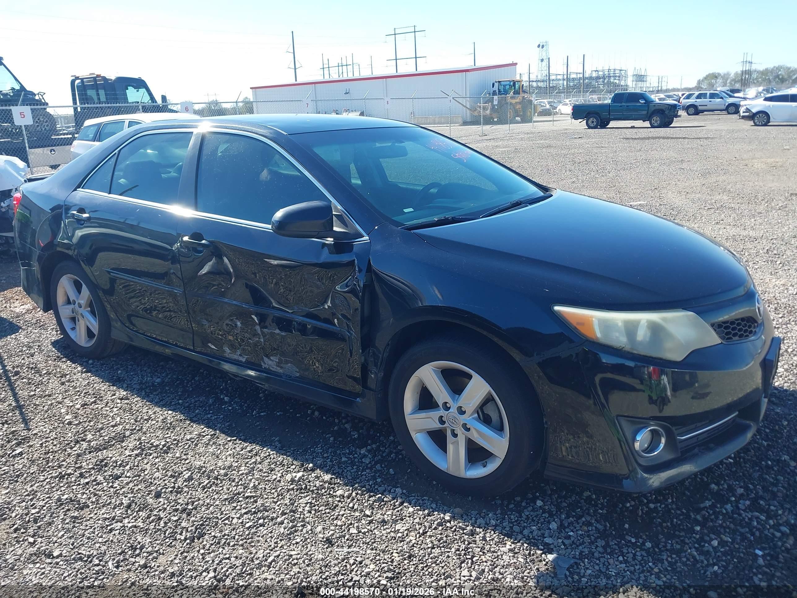 TOYOTA CAMRY image 6