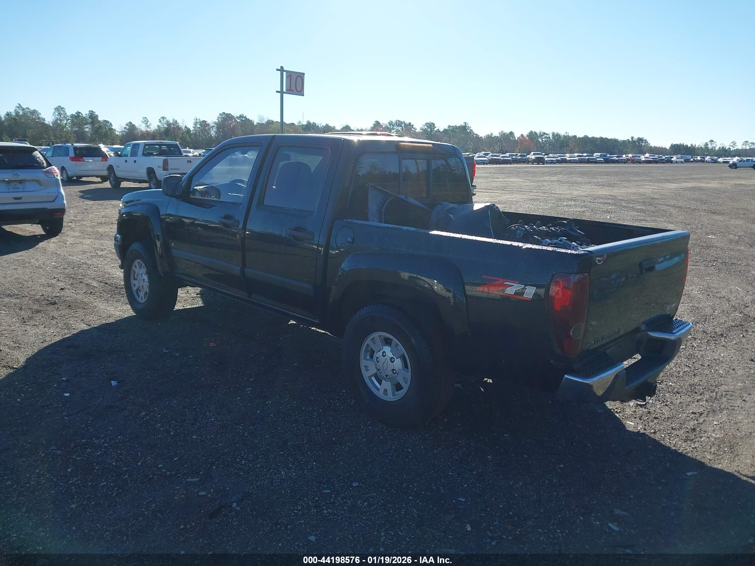 CHEVROLET COLORADO image 3