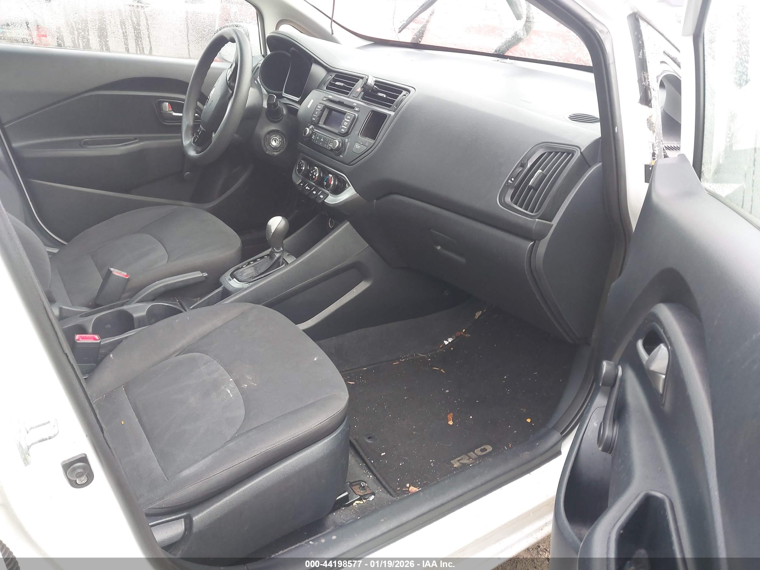 KIA RIO image 5
