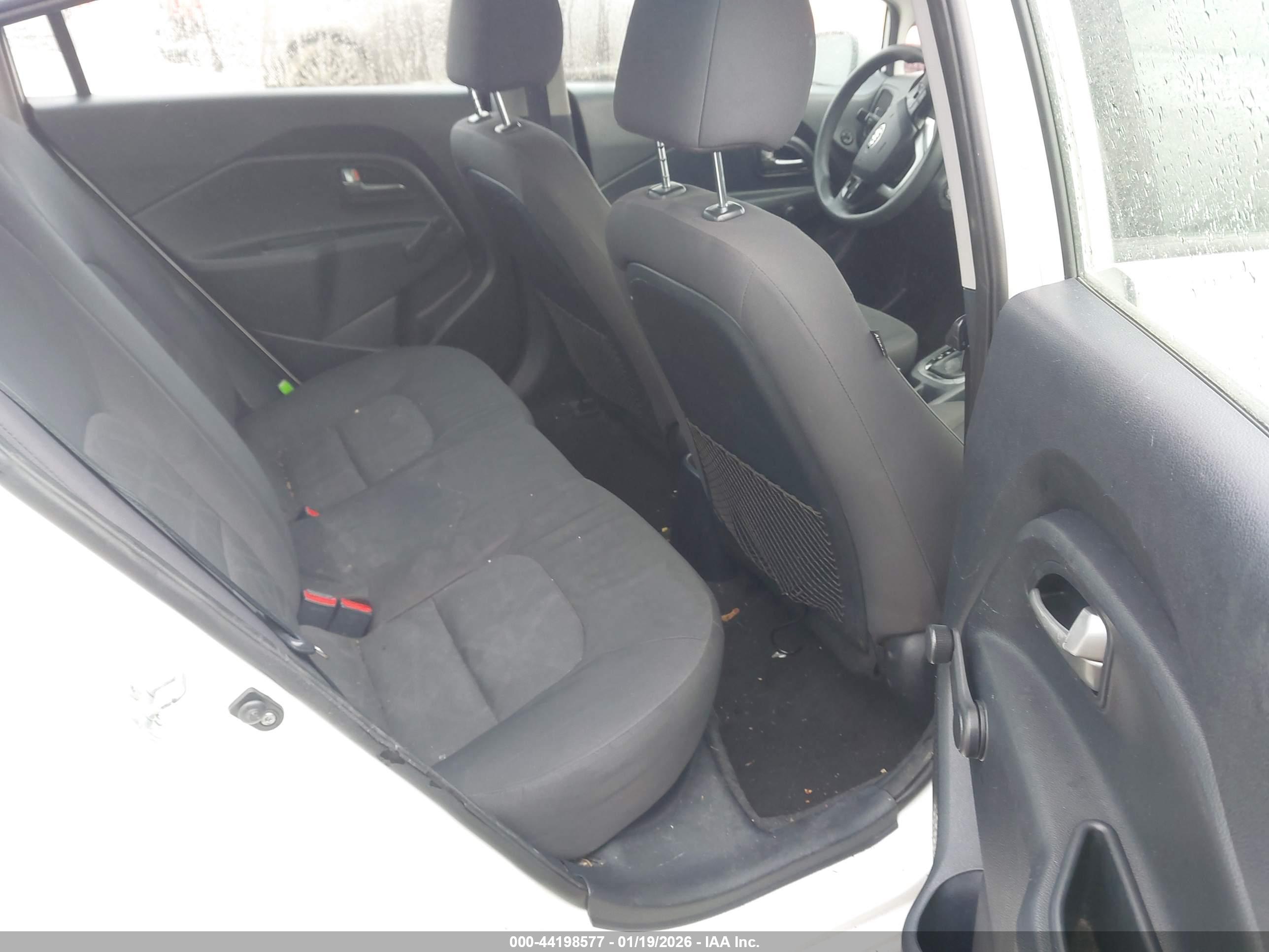 KIA RIO image 8
