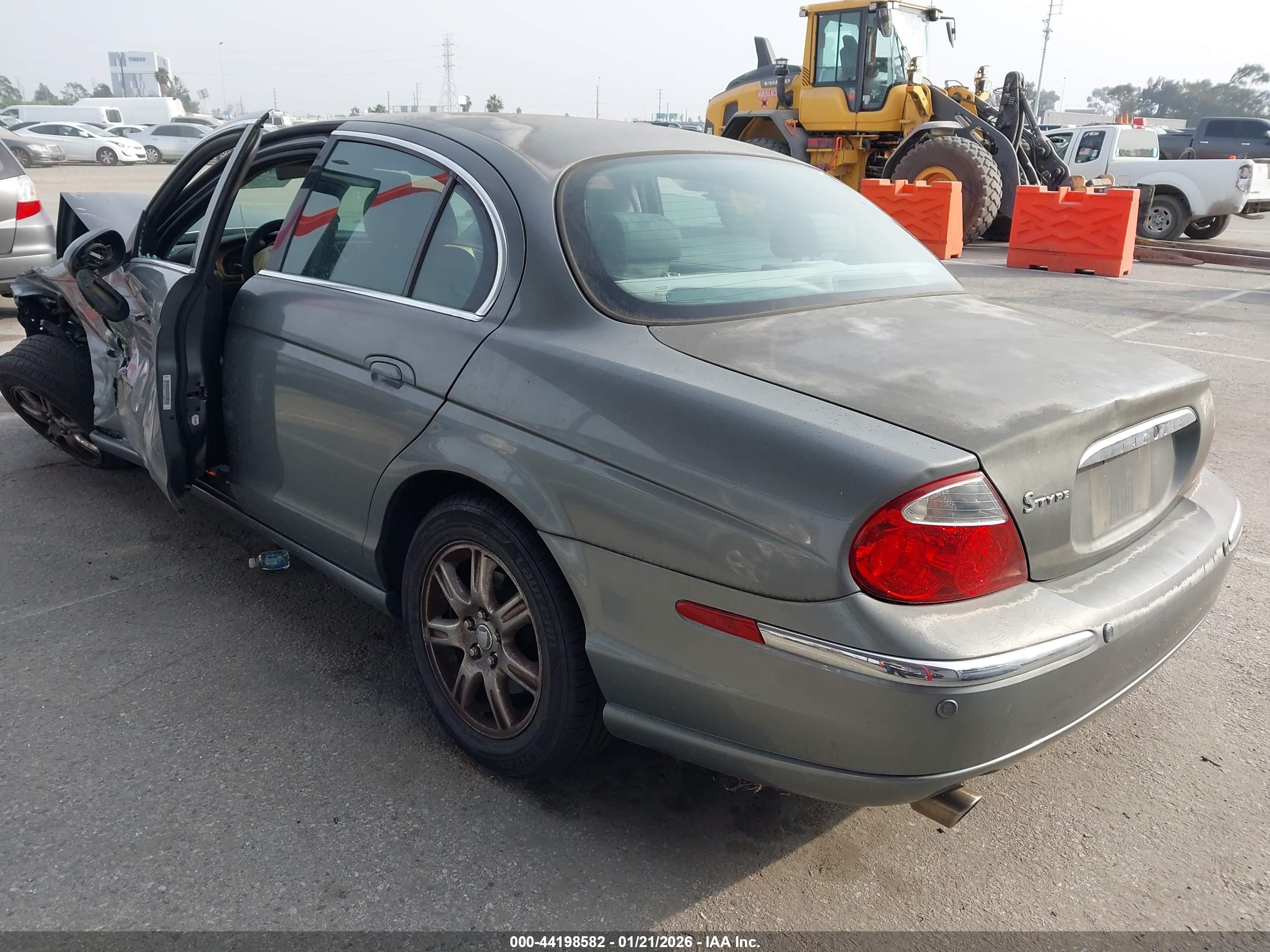 JAGUAR S-TYPE image 3