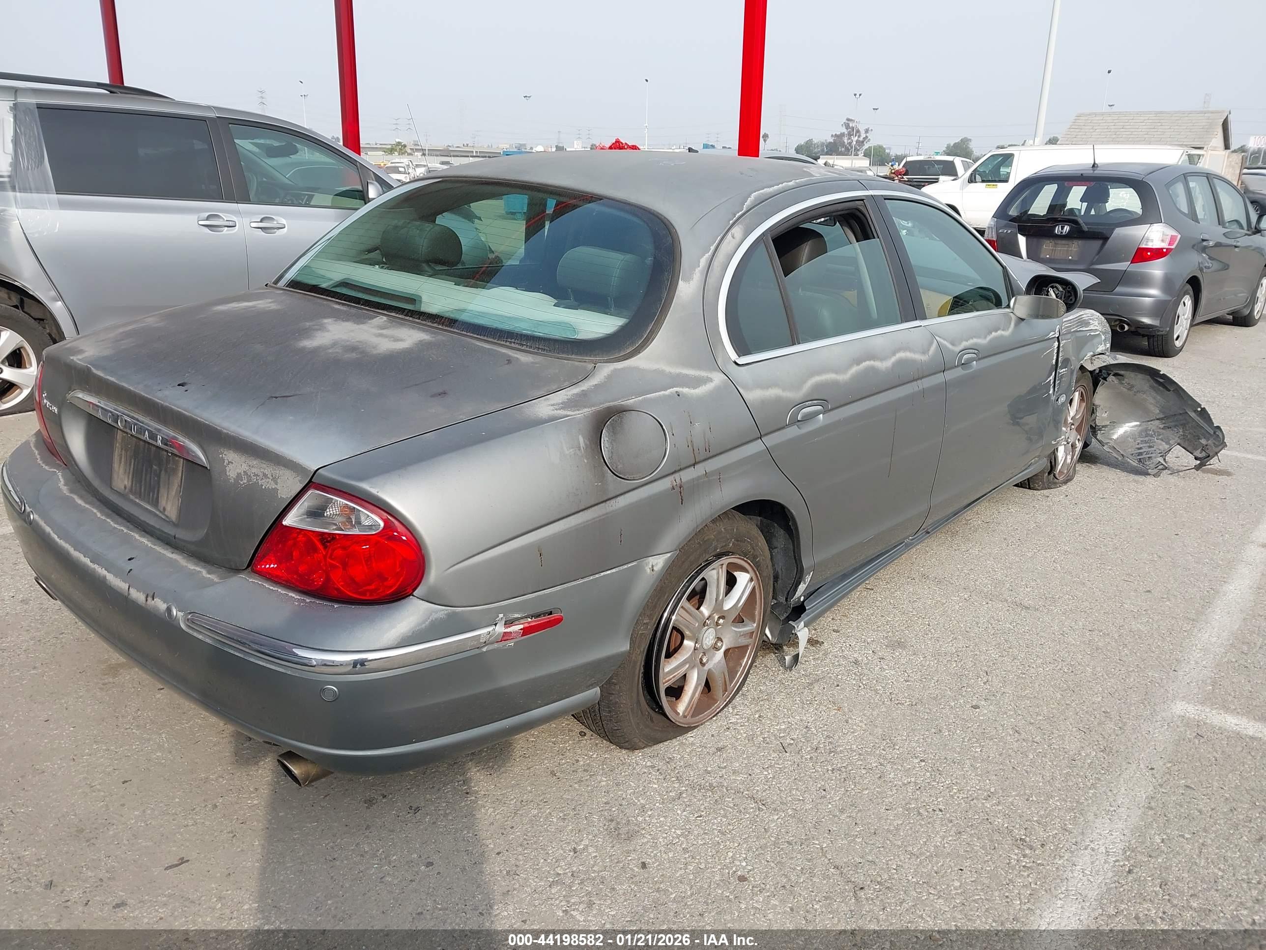 JAGUAR S-TYPE image 4