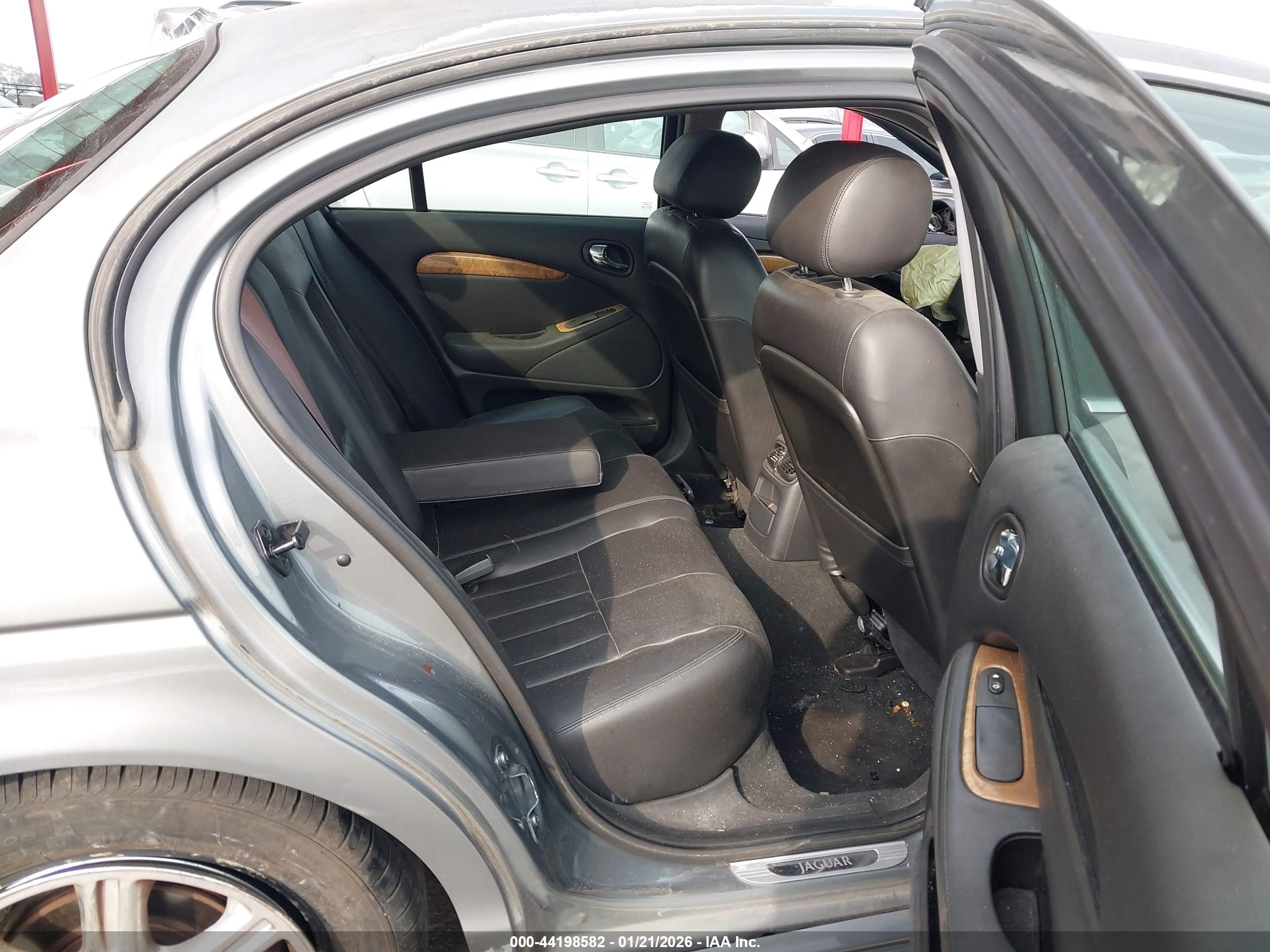 JAGUAR S-TYPE image 8