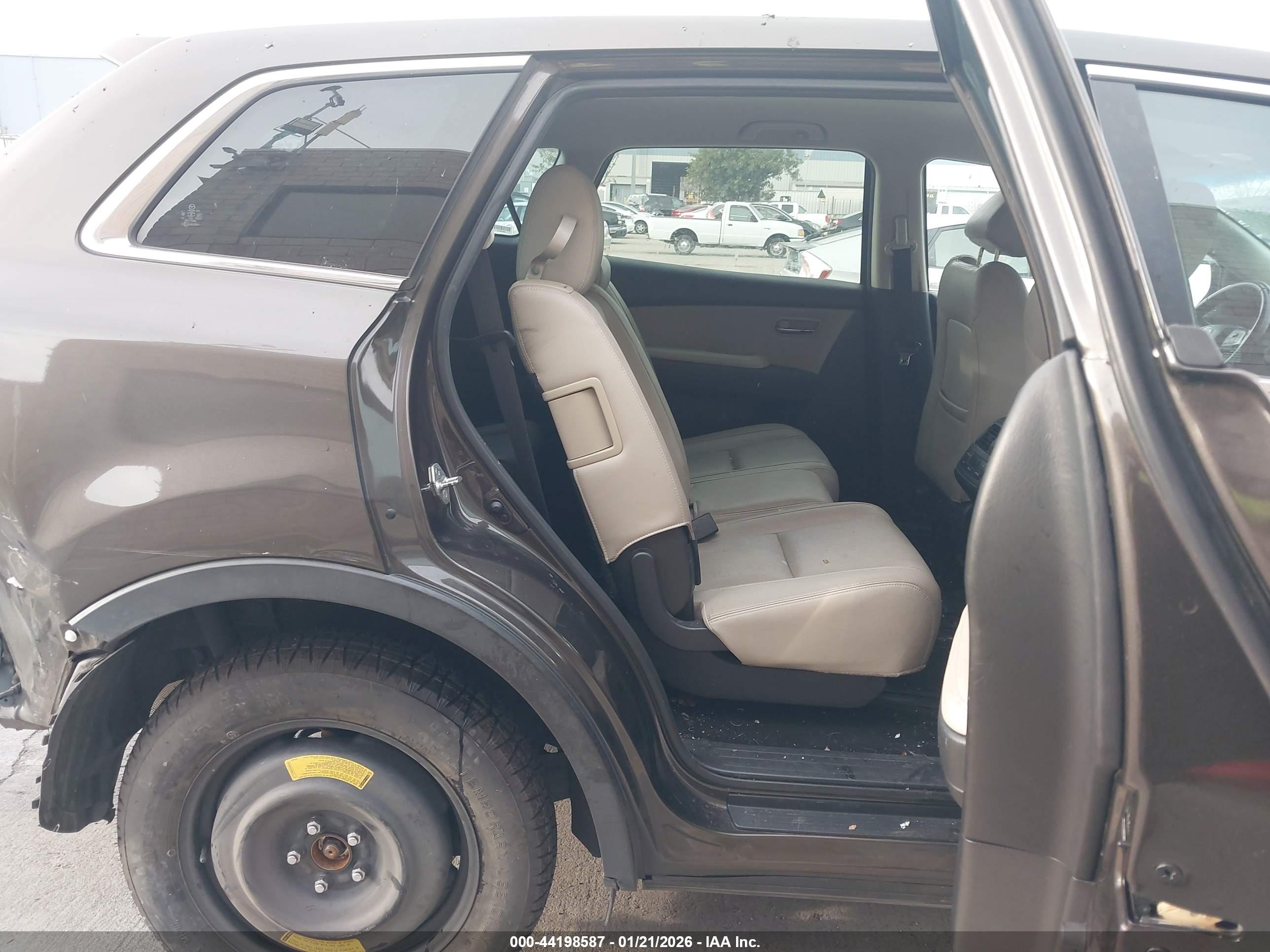 MAZDA CX-9 image 8