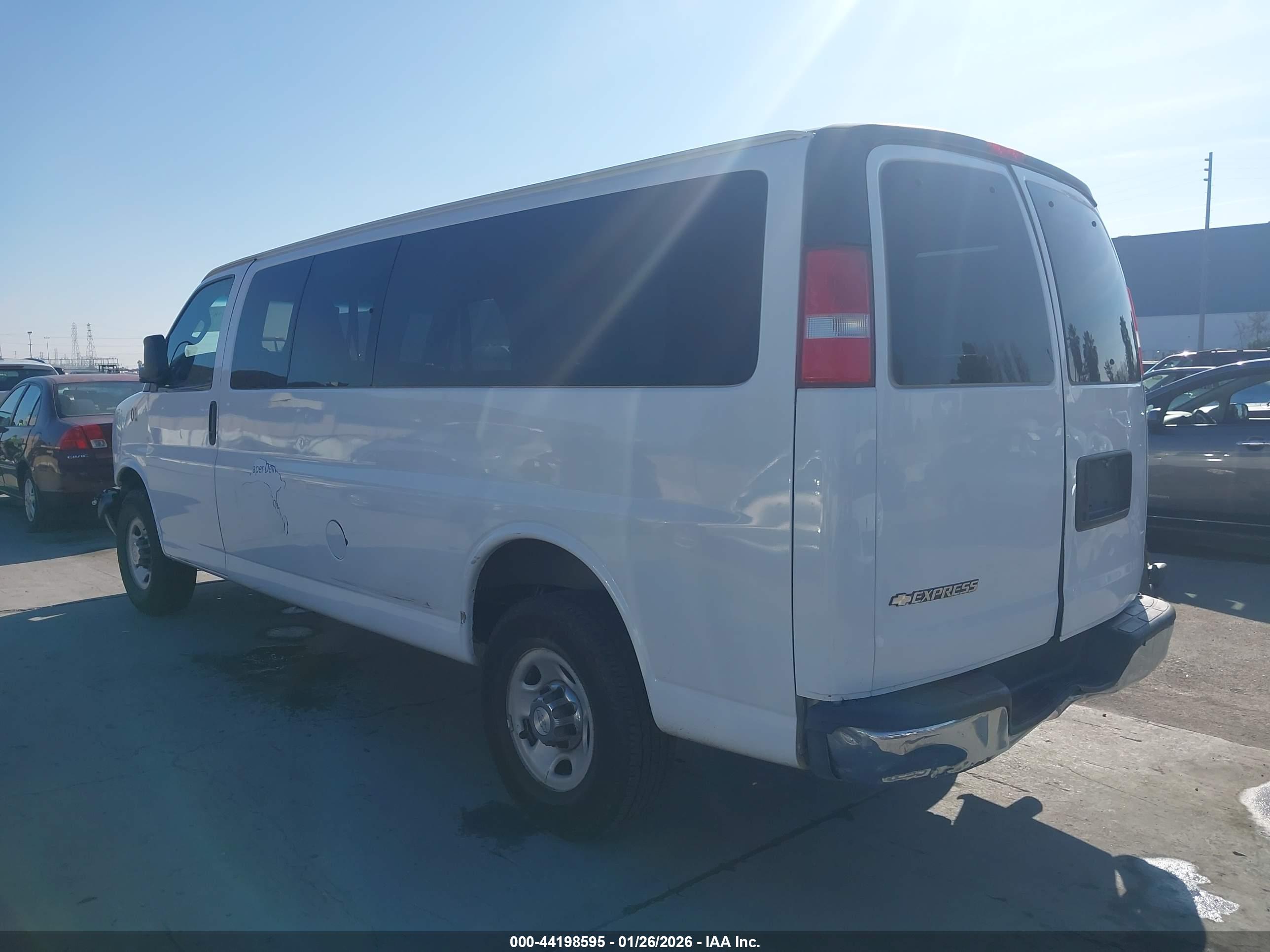 CHEVROLET EXPRESS image 3