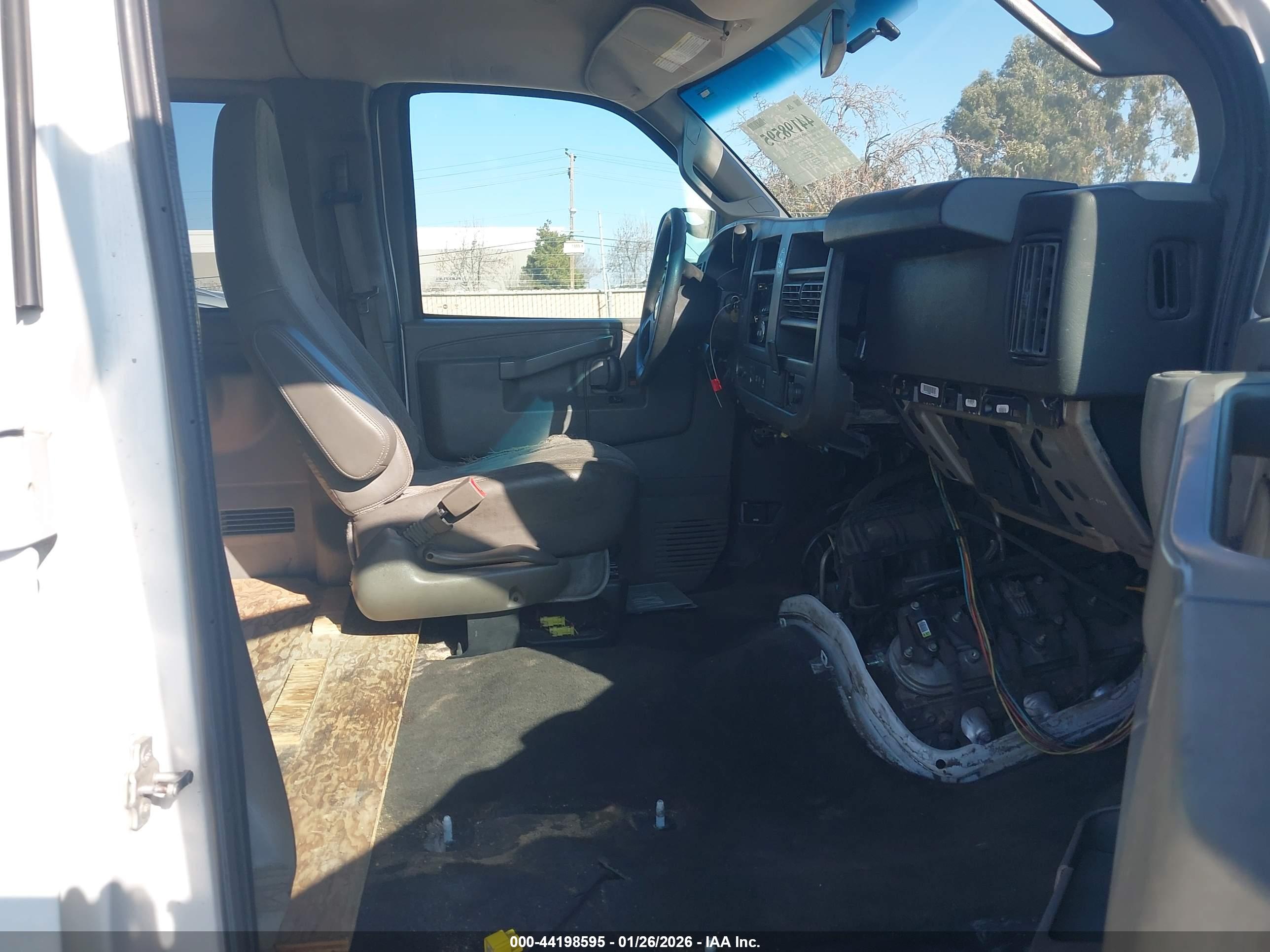 CHEVROLET EXPRESS image 5