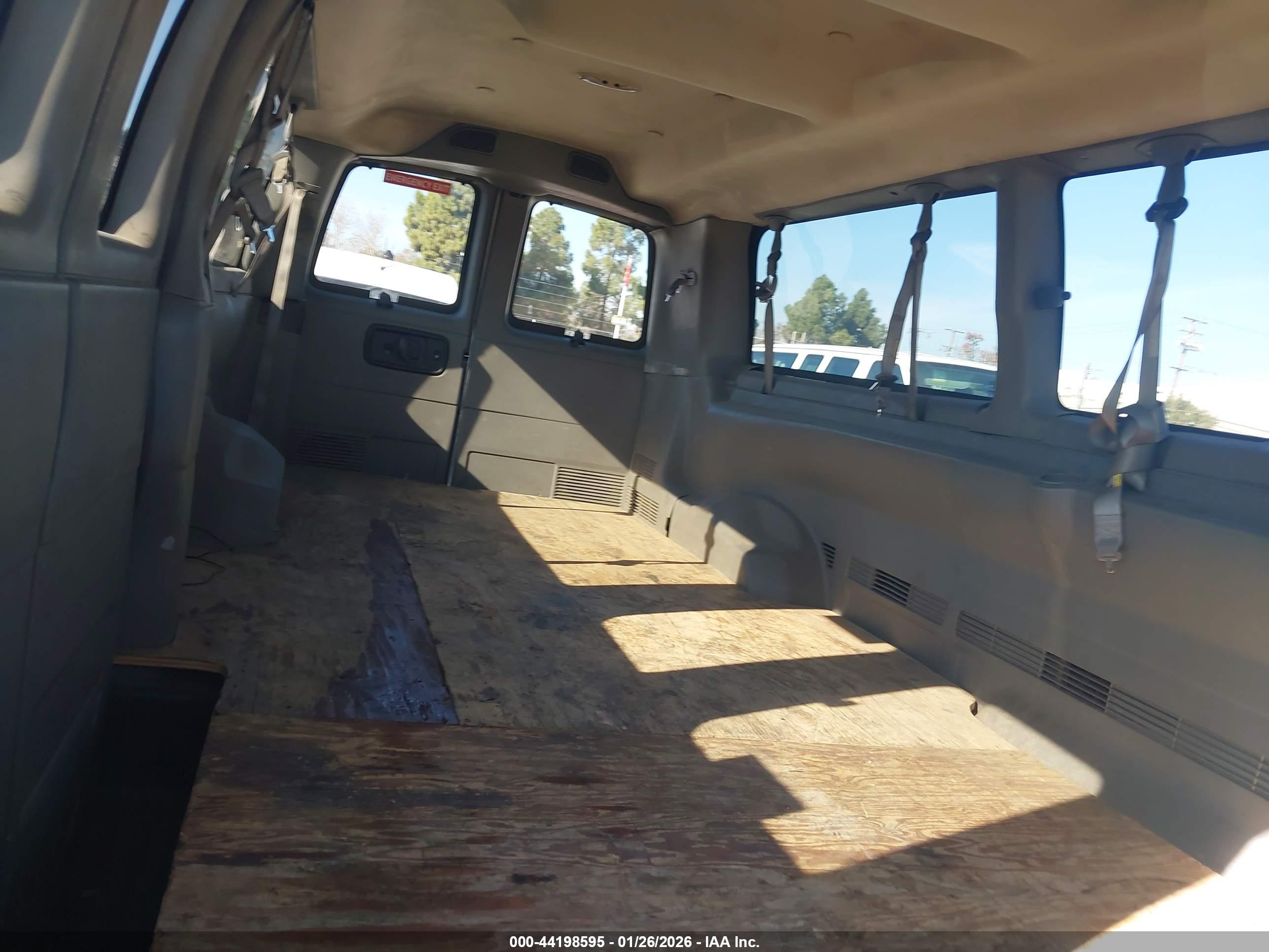 CHEVROLET EXPRESS image 8