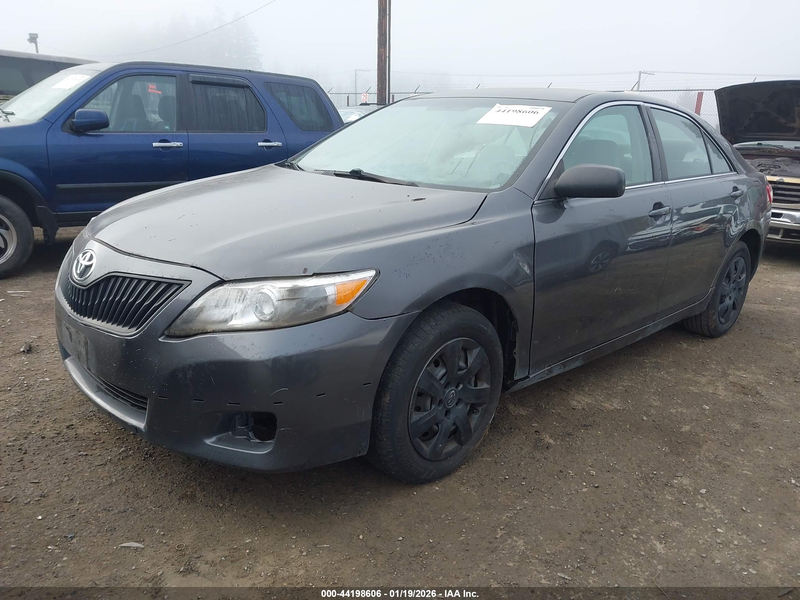 TOYOTA CAMRY image 2