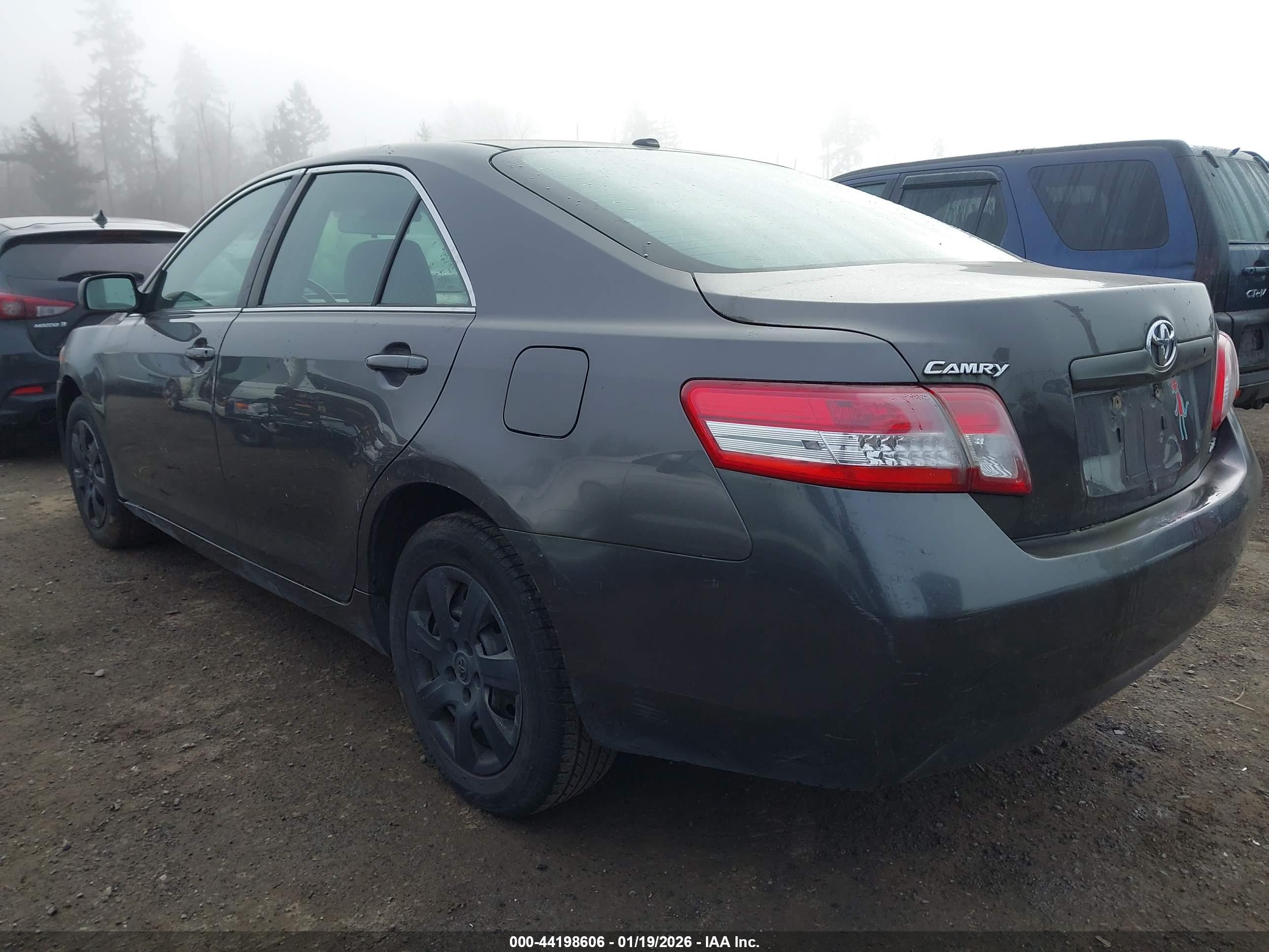 TOYOTA CAMRY image 3