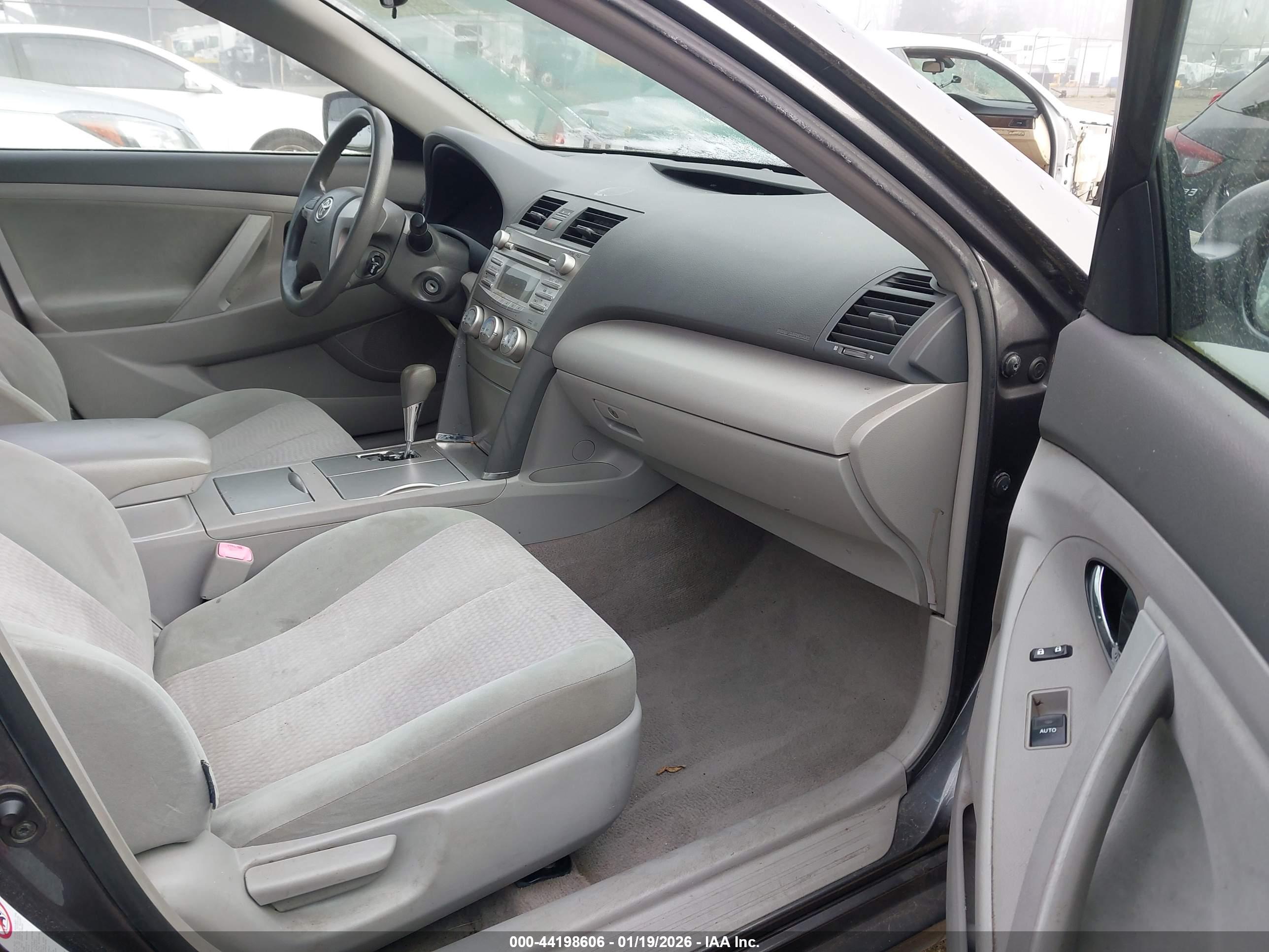 TOYOTA CAMRY image 5