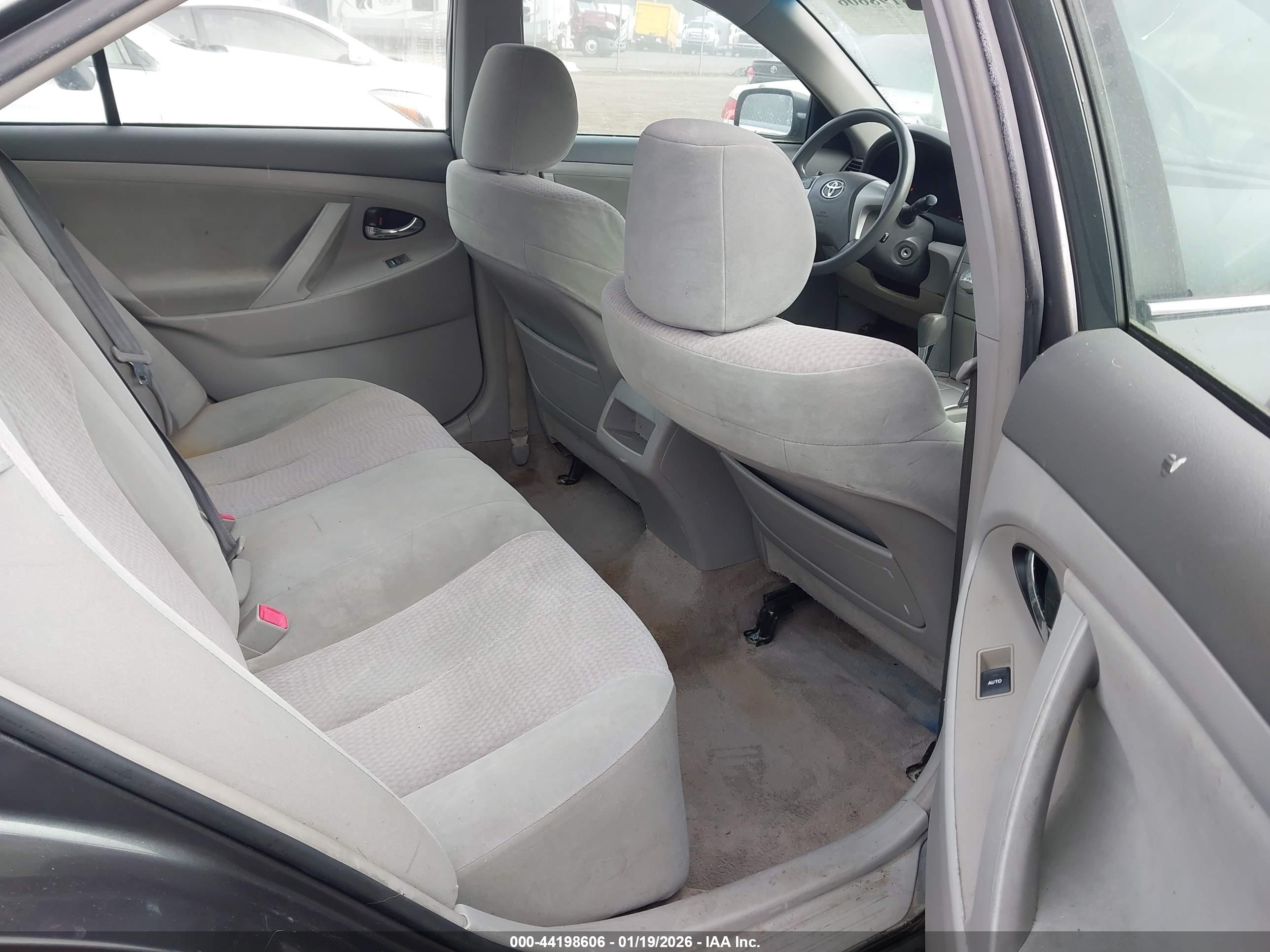 TOYOTA CAMRY image 8