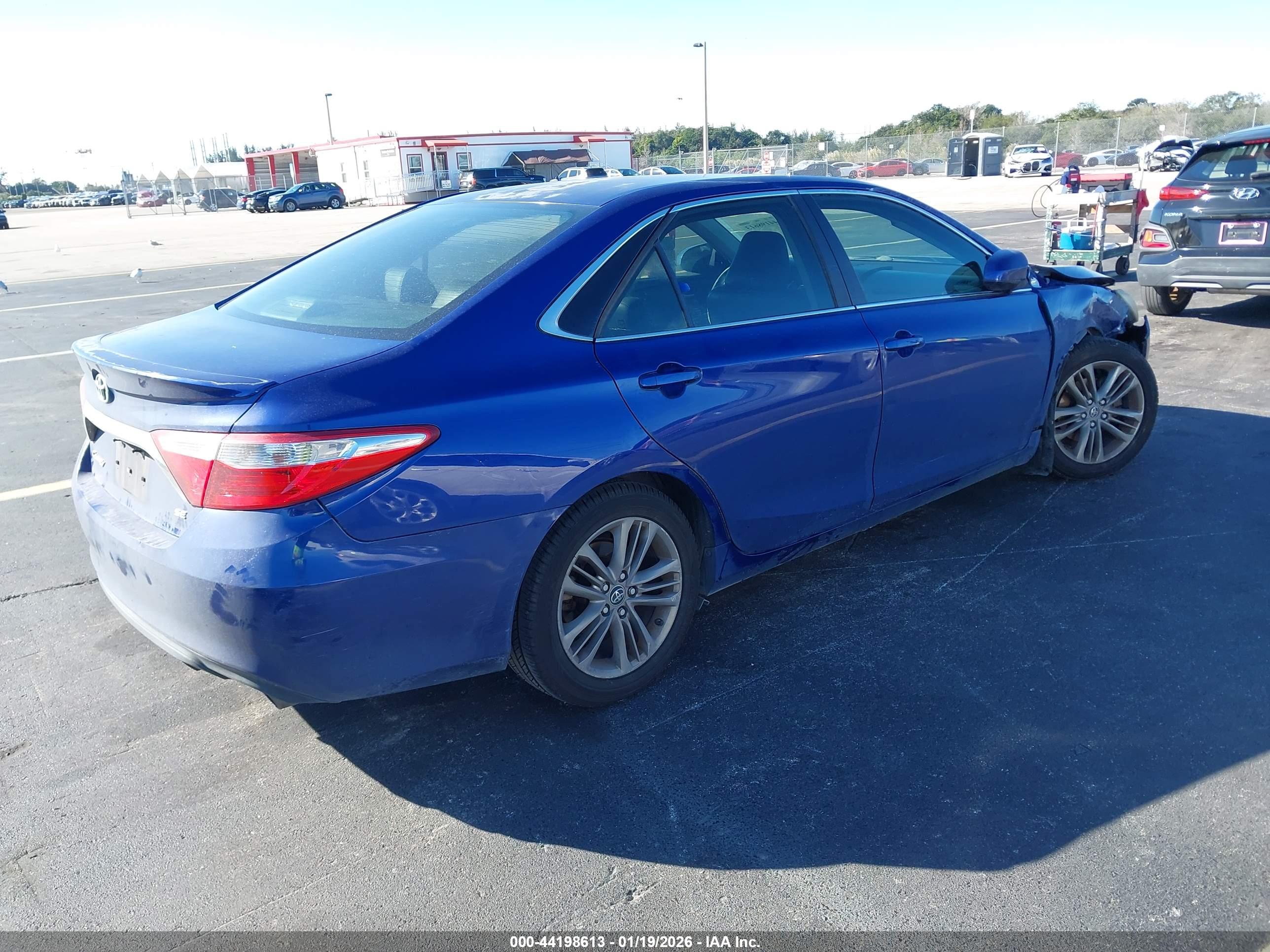 TOYOTA CAMRY image 4