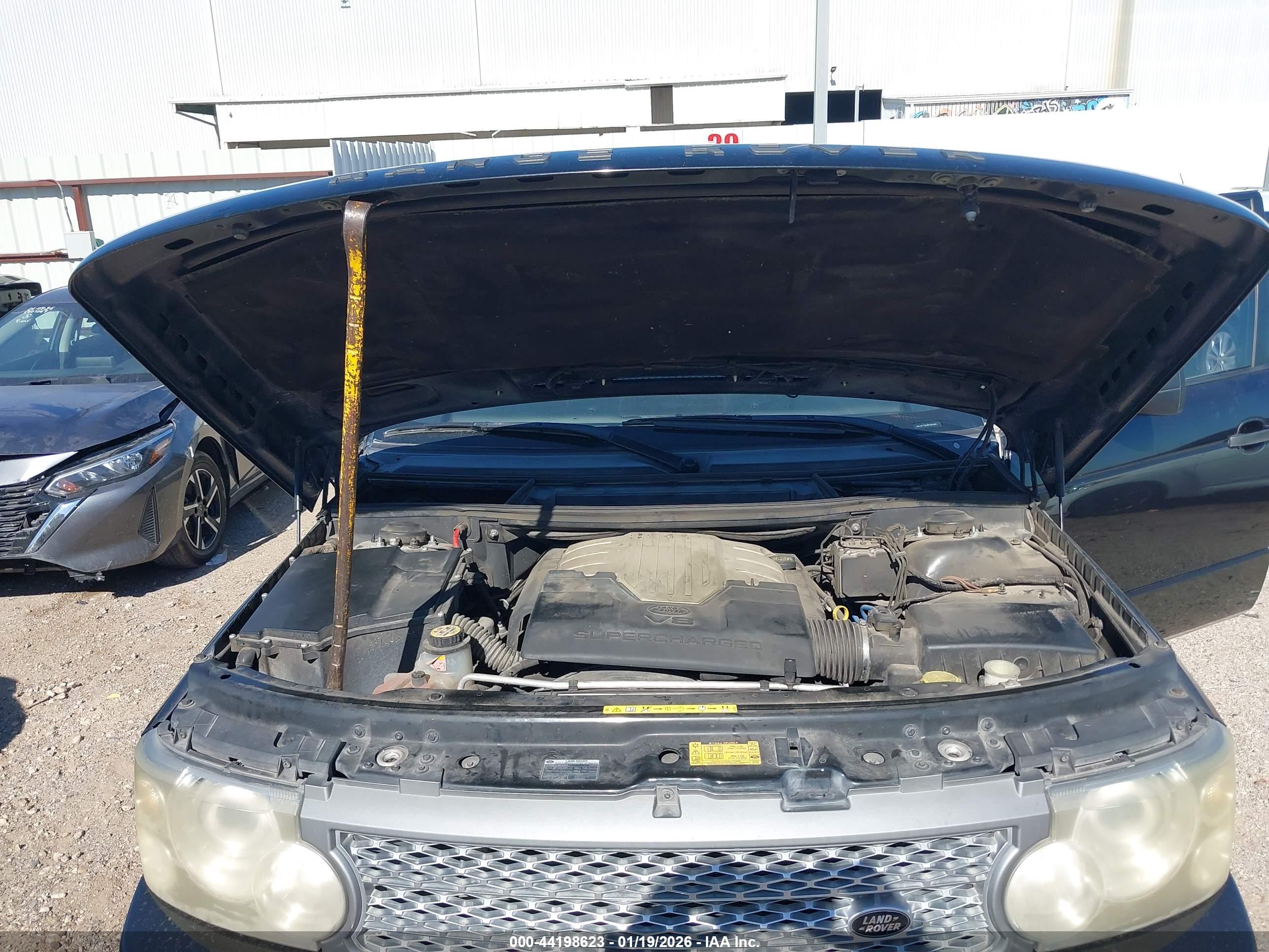 LAND ROVER image 10