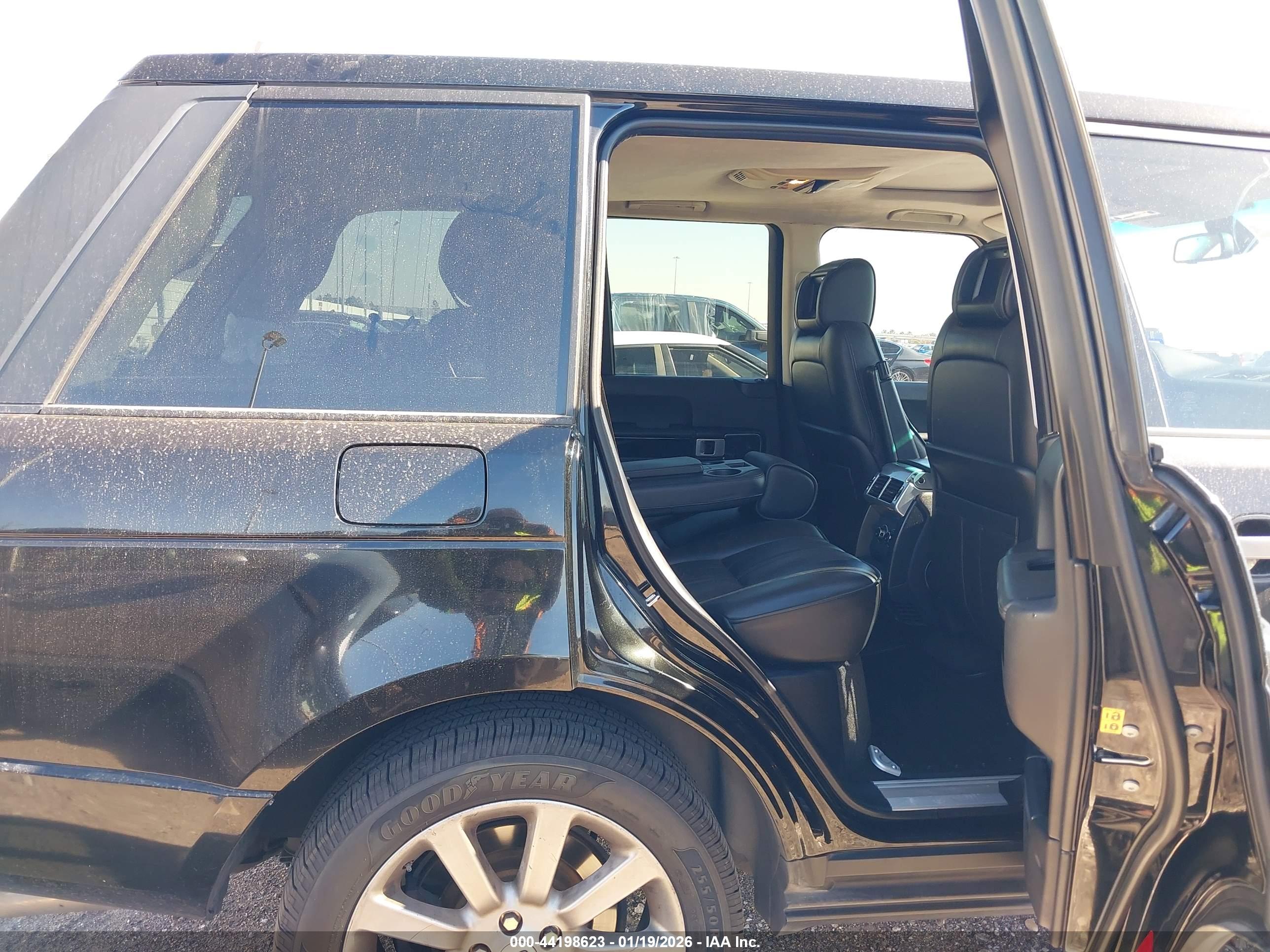 LAND ROVER image 8