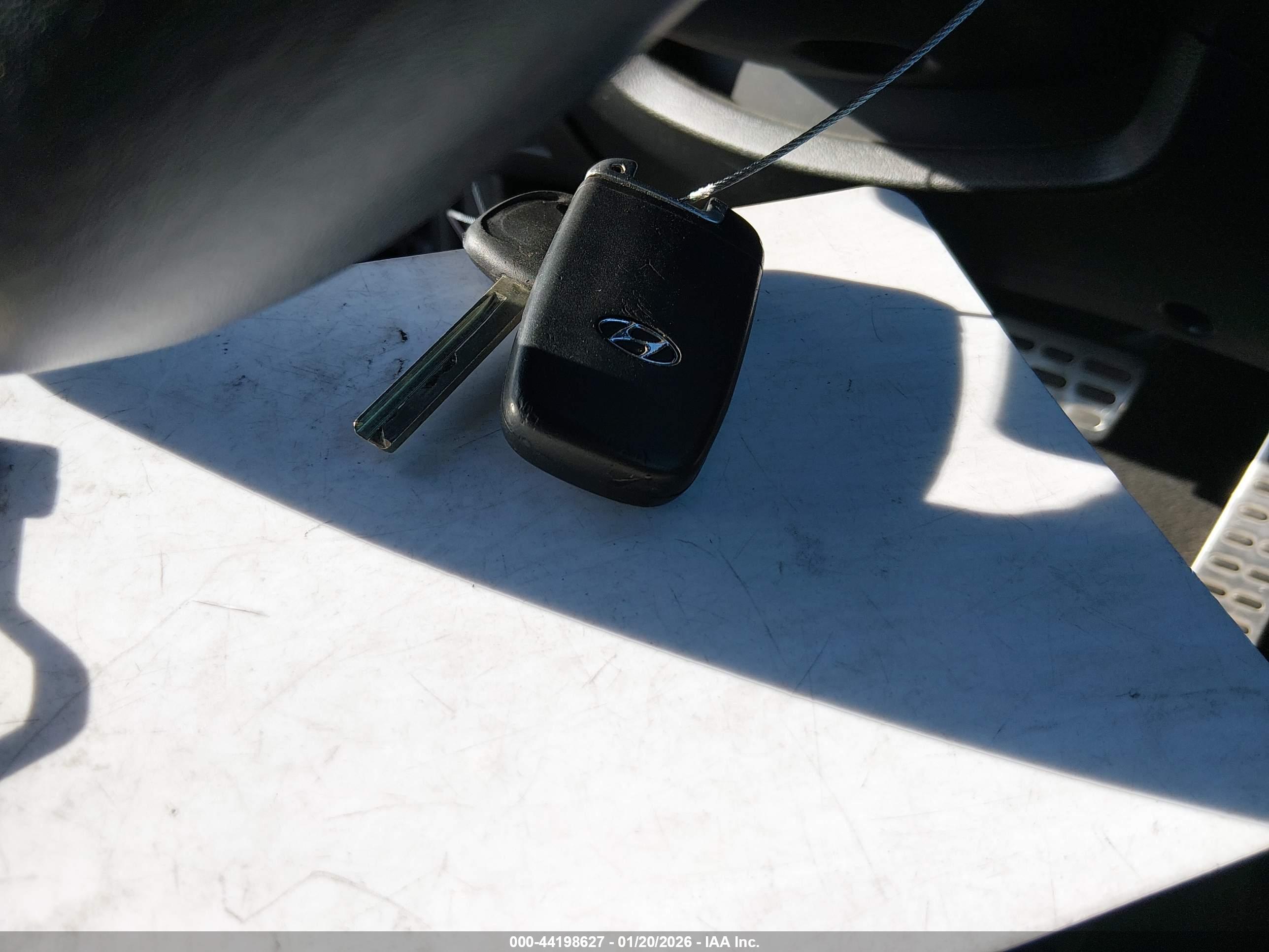 HYUNDAI VELOSTER image 11