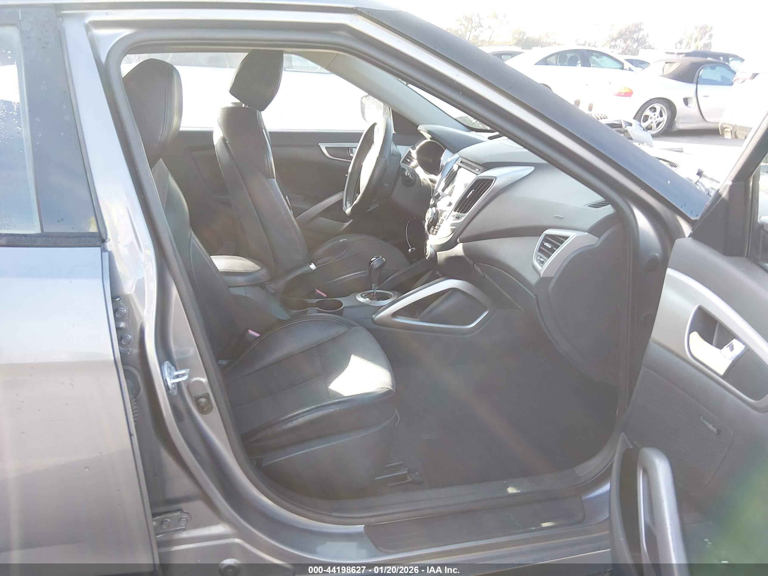HYUNDAI VELOSTER image 5