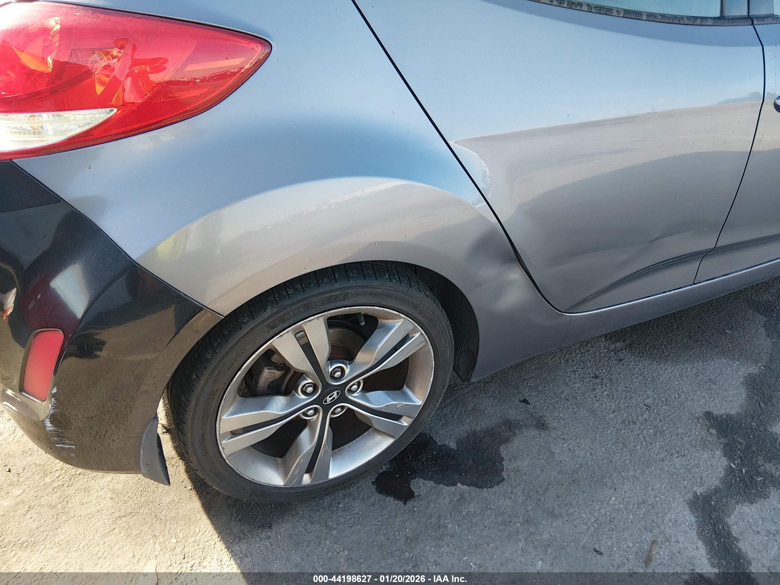 HYUNDAI VELOSTER image 6