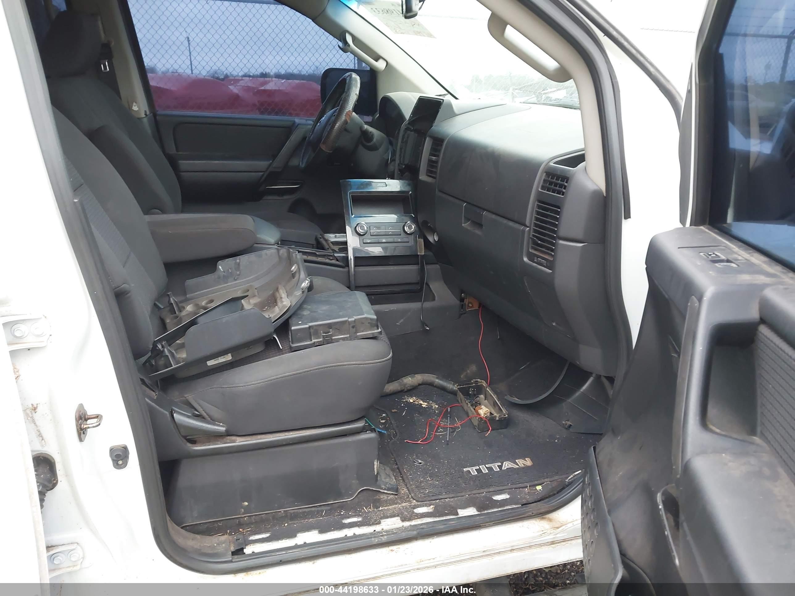 NISSAN TITAN image 5