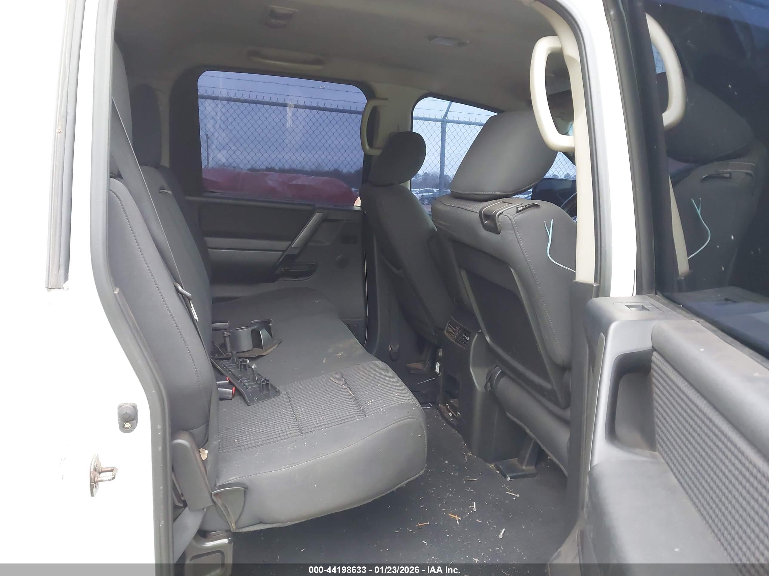 NISSAN TITAN image 8