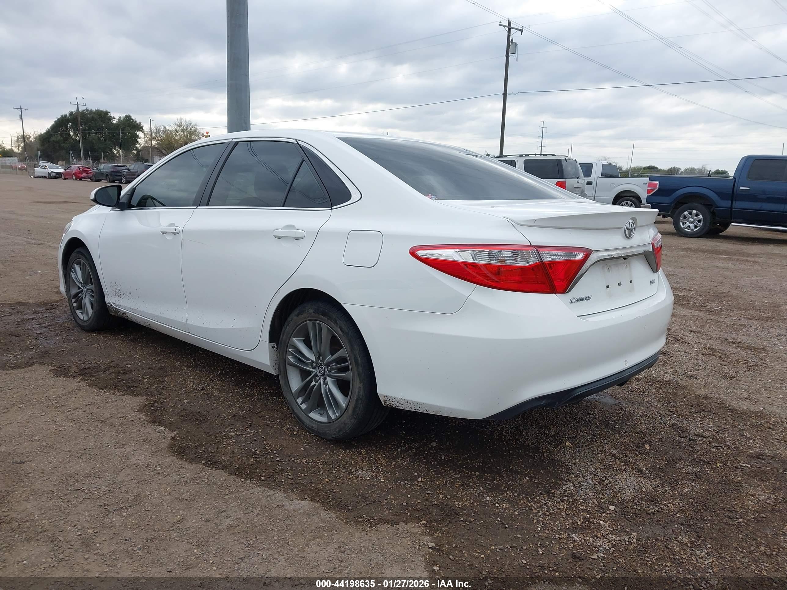 TOYOTA CAMRY image 3