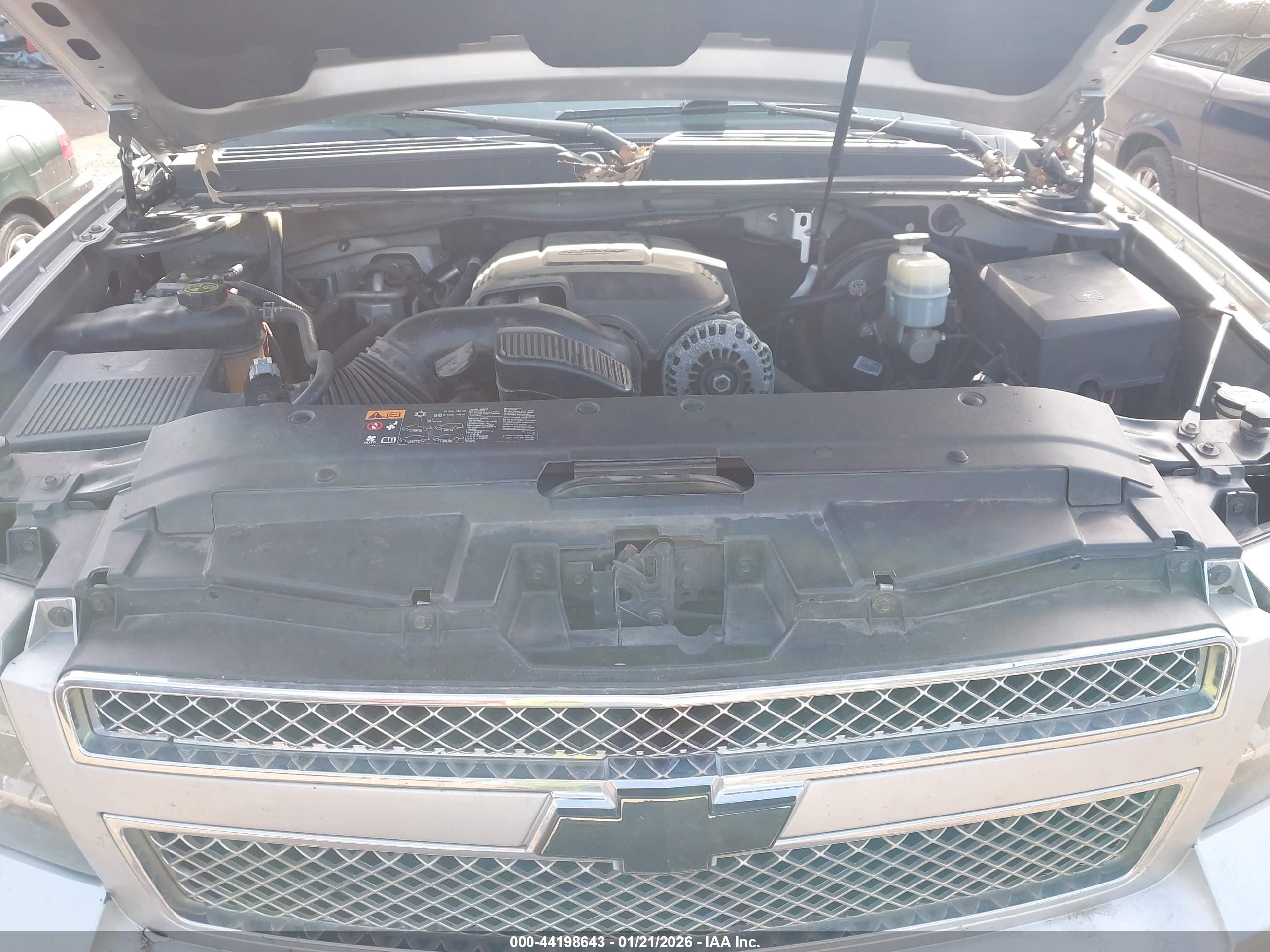 CHEVROLET TAHOE image 10