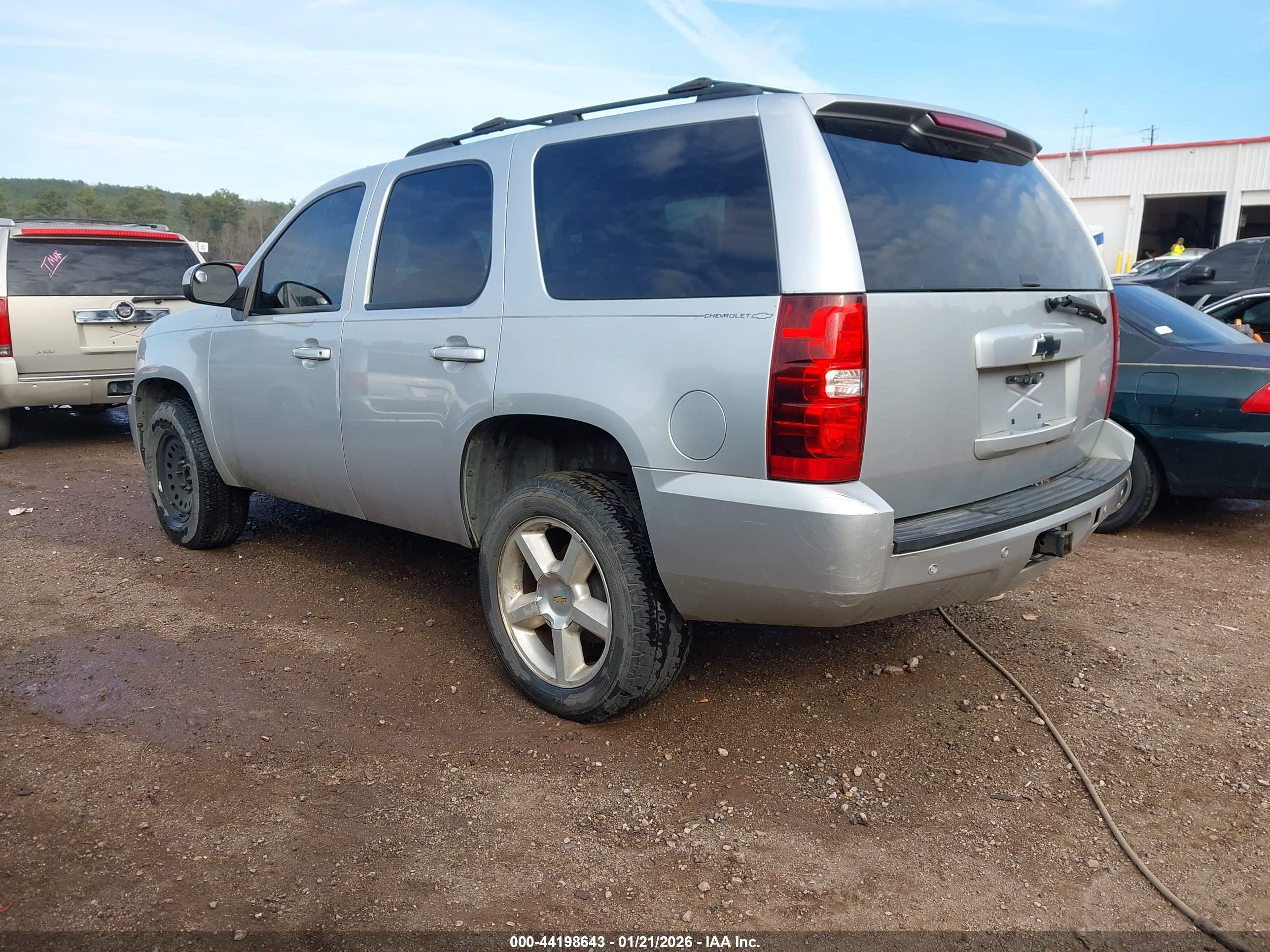 CHEVROLET TAHOE image 3