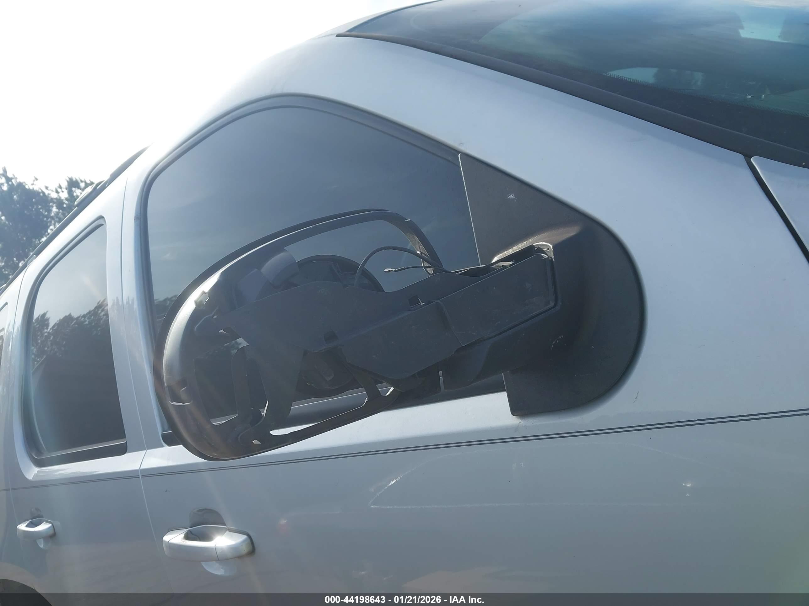 CHEVROLET TAHOE image 6