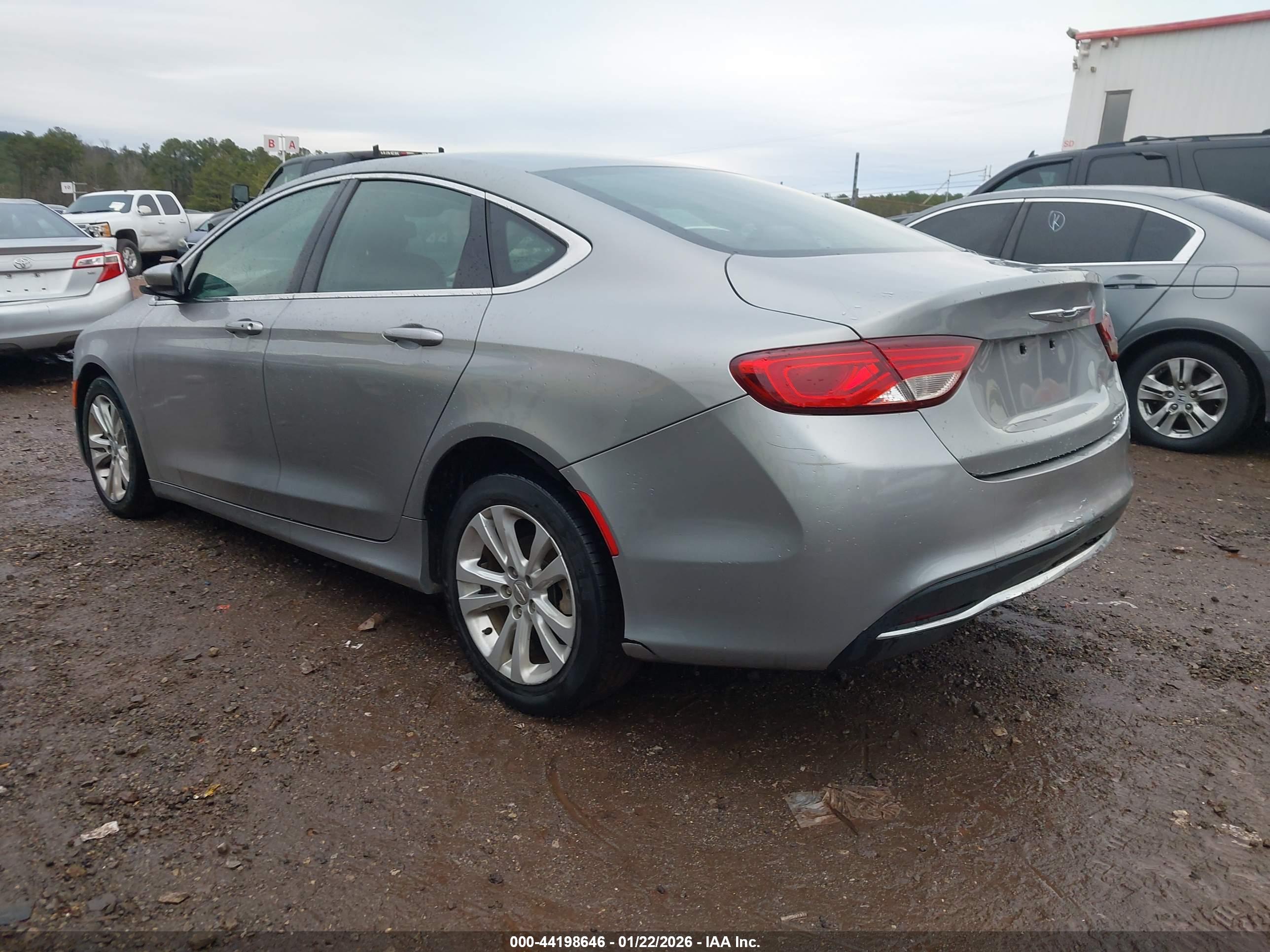 CHRYSLER 200 image 3