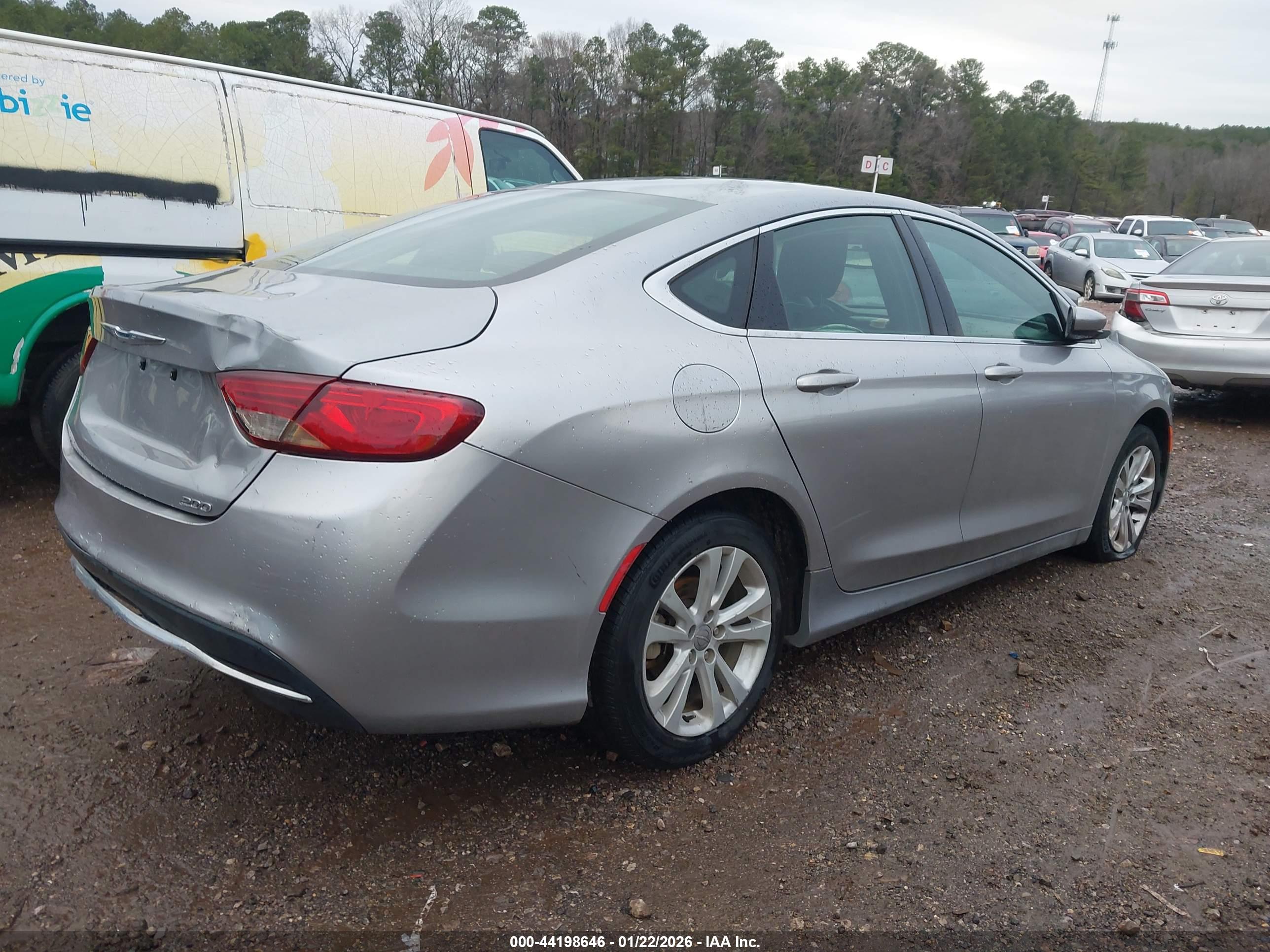 CHRYSLER 200 image 4