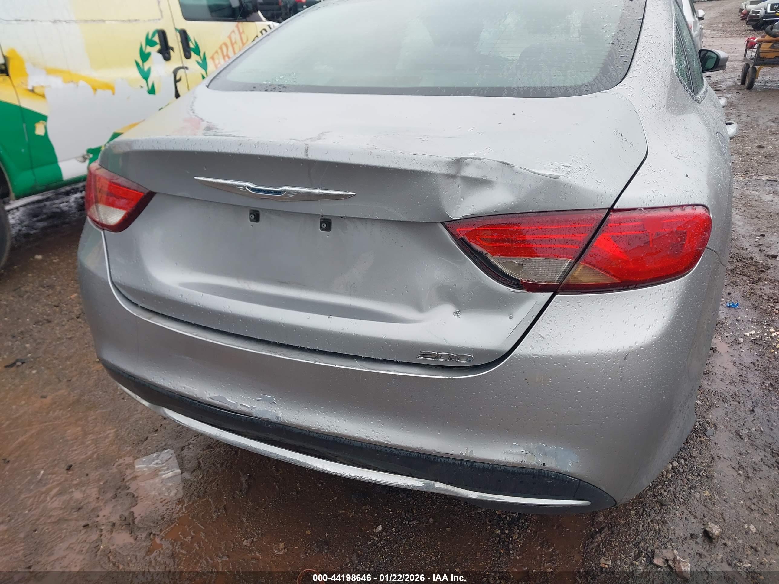 CHRYSLER 200 image 6