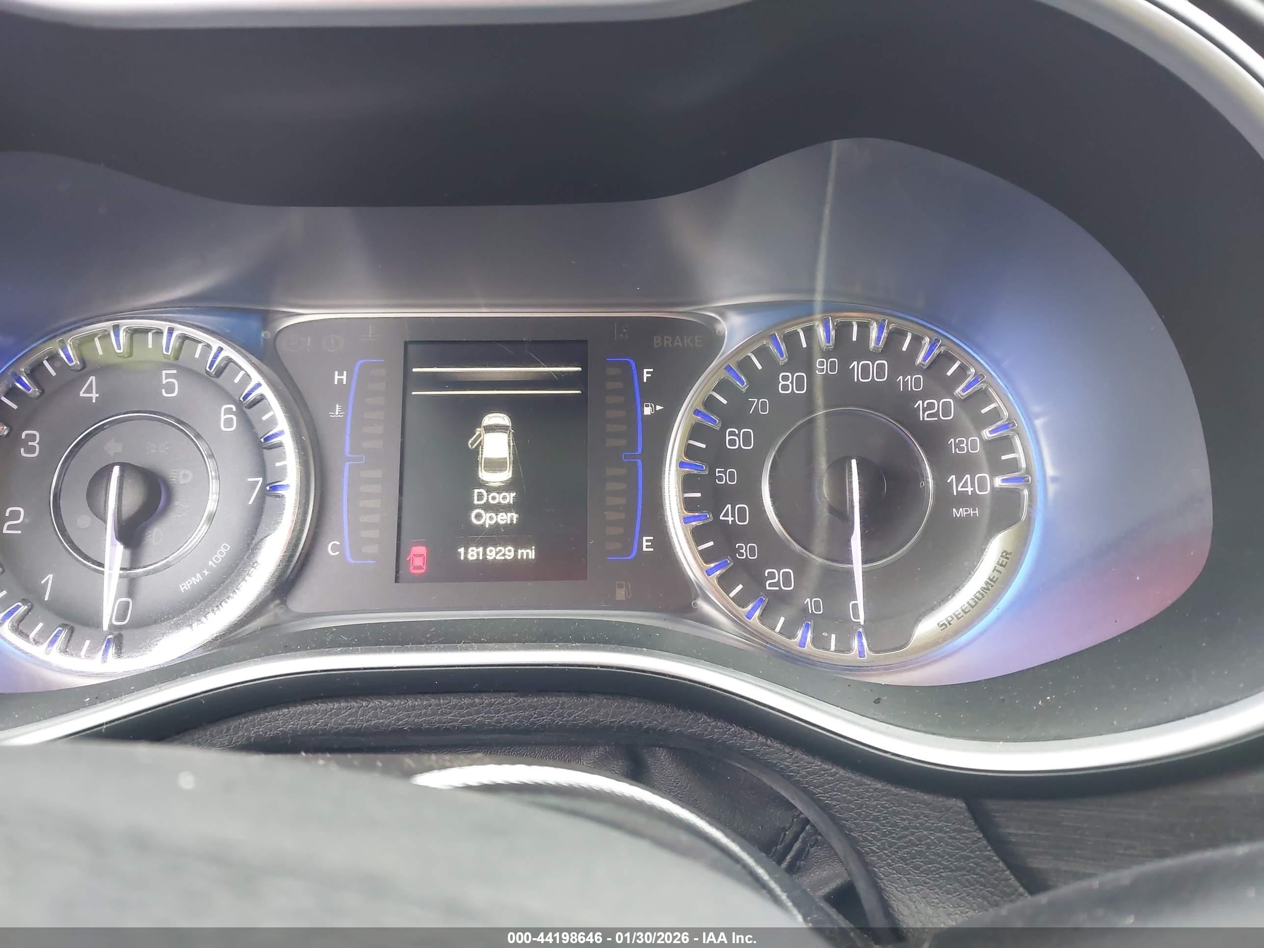 CHRYSLER 200 image 7