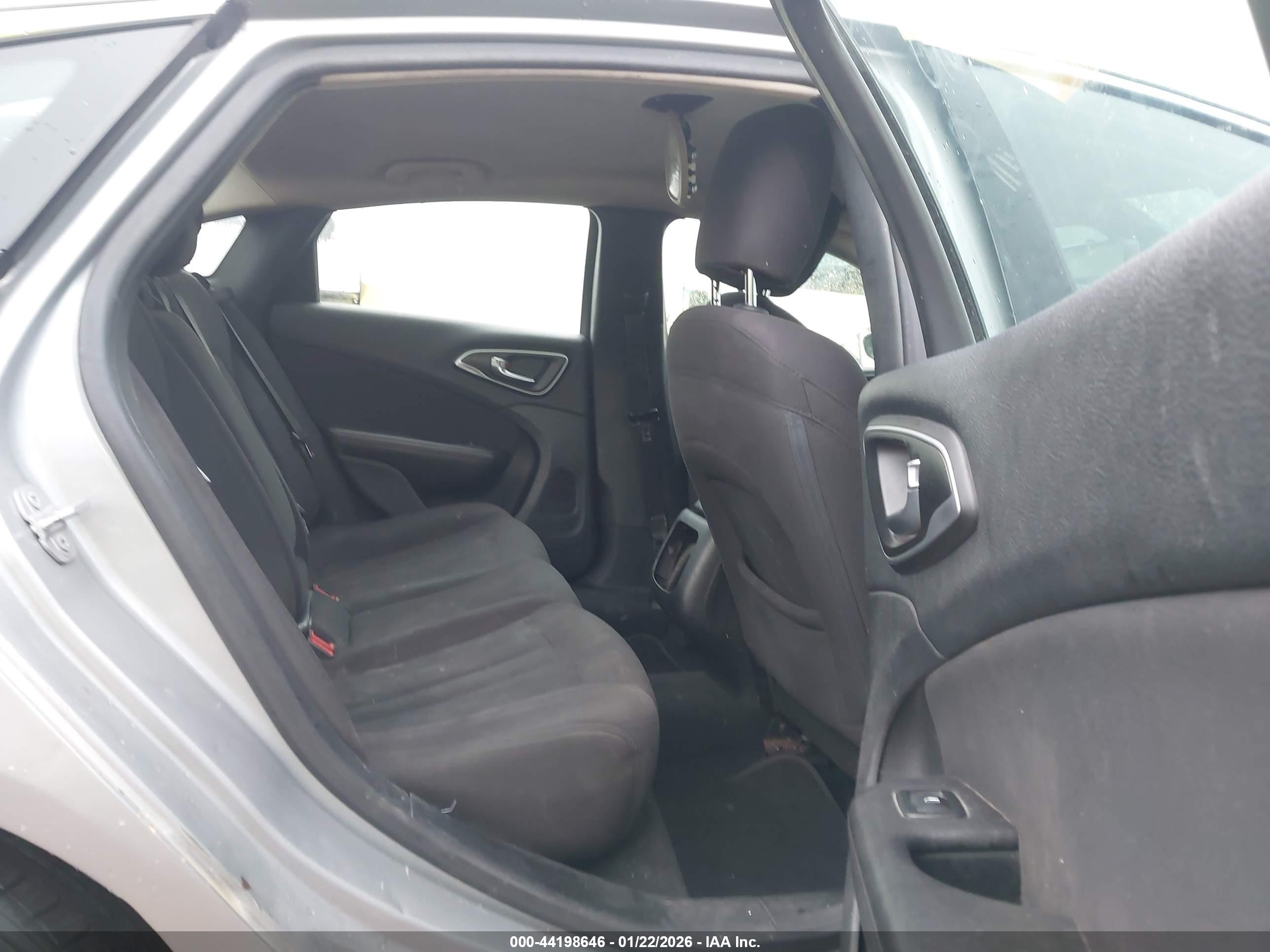 CHRYSLER 200 image 8