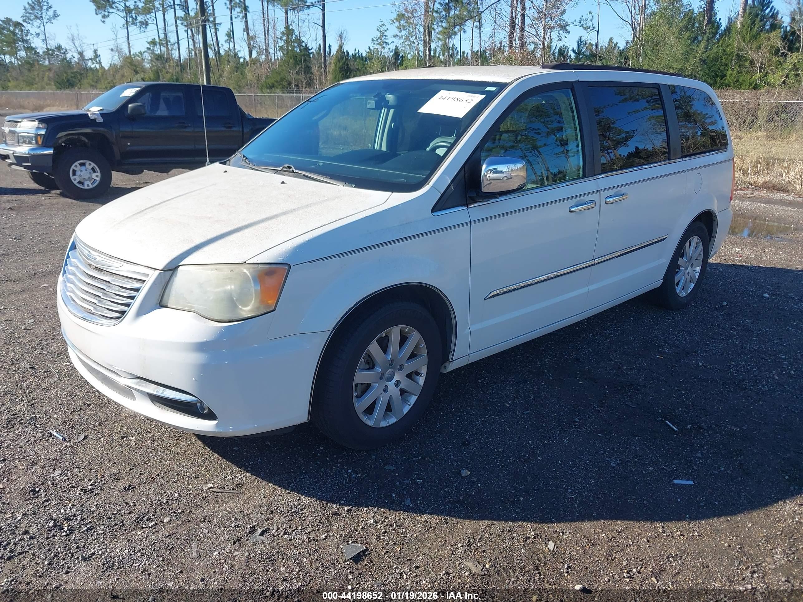 CHRYSLER TOWN image 2
