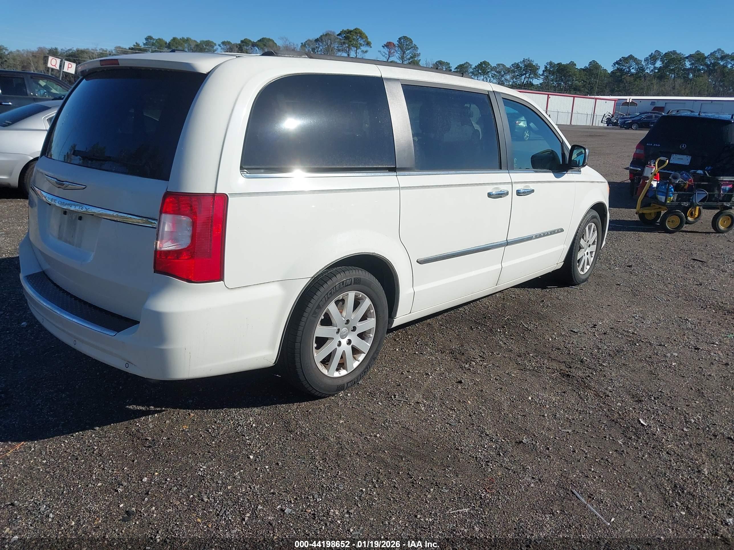 CHRYSLER TOWN image 4