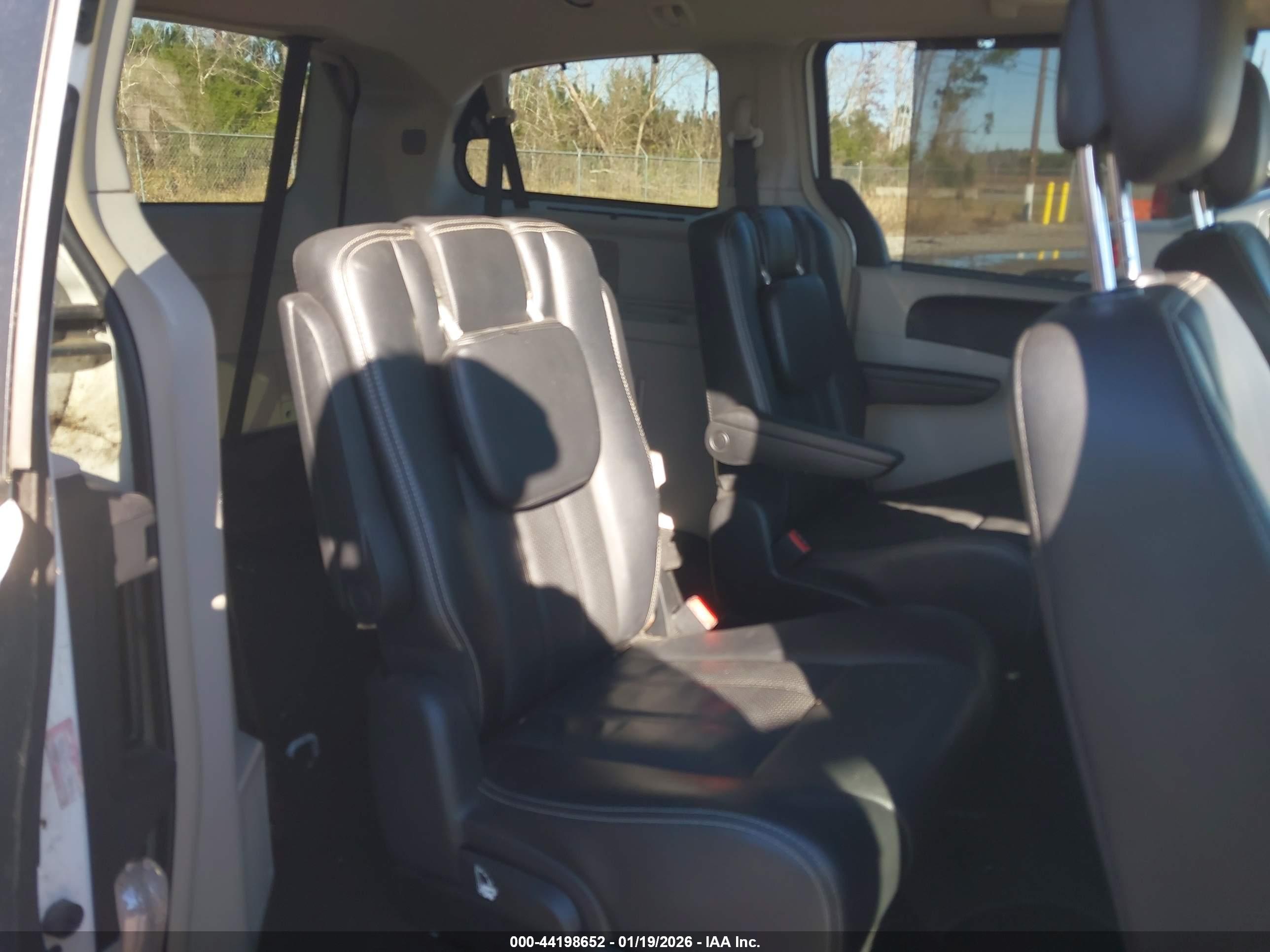 CHRYSLER TOWN image 8